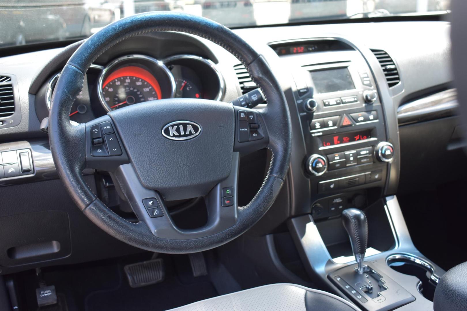 2013 MAROON Kia Sorento SX 4WD (5XYKWDA25DG) with an 3.5L V6 DOHC 24V engine, 6-Speed Automatic transmission, located at 420 E. Kingsbury St., Seguin, TX, 78155, (830) 401-0495, 29.581060, -97.961647 - Photo#6