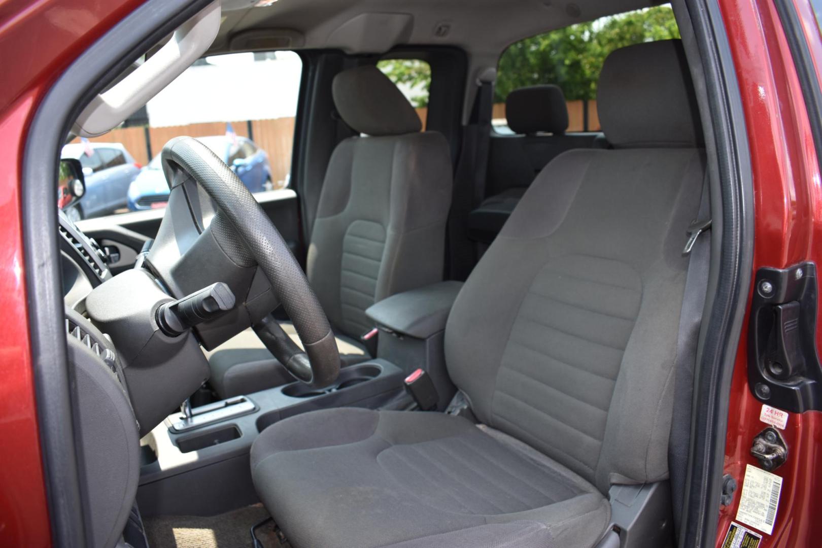 2015 RED Nissan Frontier SV King Cab I4 5MT 2WD (1N6BD0CTXFN) with an 2.5L L4 DOHC 16V engine, 5-Speed Manual transmission, located at 420 E. Kingsbury St., Seguin, TX, 78155, (830) 401-0495, 29.581060, -97.961647 - Photo#4