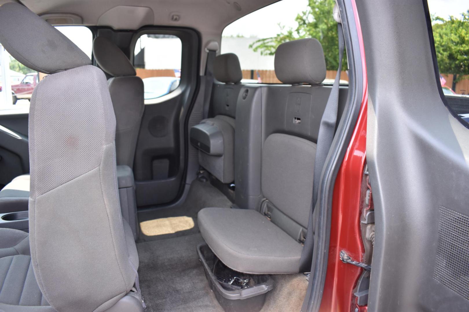 2015 RED Nissan Frontier SV King Cab I4 5MT 2WD (1N6BD0CTXFN) with an 2.5L L4 DOHC 16V engine, 5-Speed Manual transmission, located at 420 E. Kingsbury St., Seguin, TX, 78155, (830) 401-0495, 29.581060, -97.961647 - Photo#5
