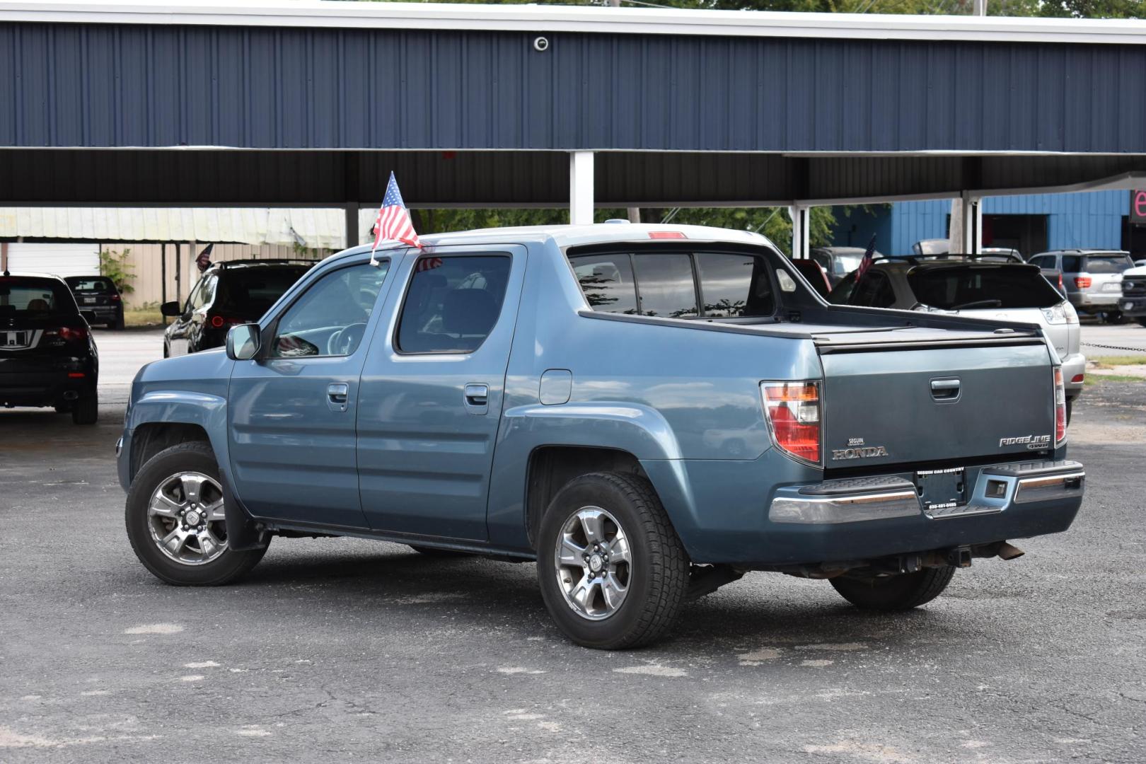 2007 GREEN Honda Ridgeline RTL (2HJYK16577H) with an 3.5L V6 SOHC 24V engine, 5-Speed Automatic Overdrive transmission, located at 420 E. Kingsbury St., Seguin, TX, 78155, (830) 401-0495, 29.581060, -97.961647 - Photo#1