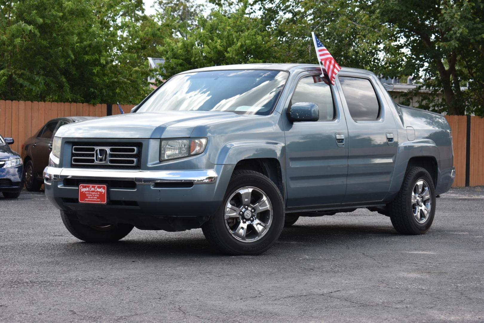 2007 GREEN Honda Ridgeline RTL (2HJYK16577H) with an 3.5L V6 SOHC 24V engine, 5-Speed Automatic Overdrive transmission, located at 420 E. Kingsbury St., Seguin, TX, 78155, (830) 401-0495, 29.581060, -97.961647 - Photo#2