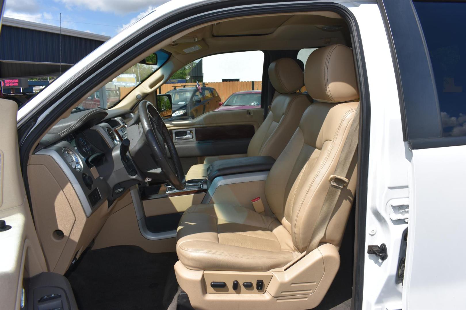 2012 WHITE Ford F-150 XL SuperCrew 5.5-ft. Bed 4WD (1FTFW1EF6CK) with an 5.0L V8 engine, 6-Speed Automatic transmission, located at 420 E. Kingsbury St., Seguin, TX, 78155, (830) 401-0495, 29.581060, -97.961647 - Photo#4