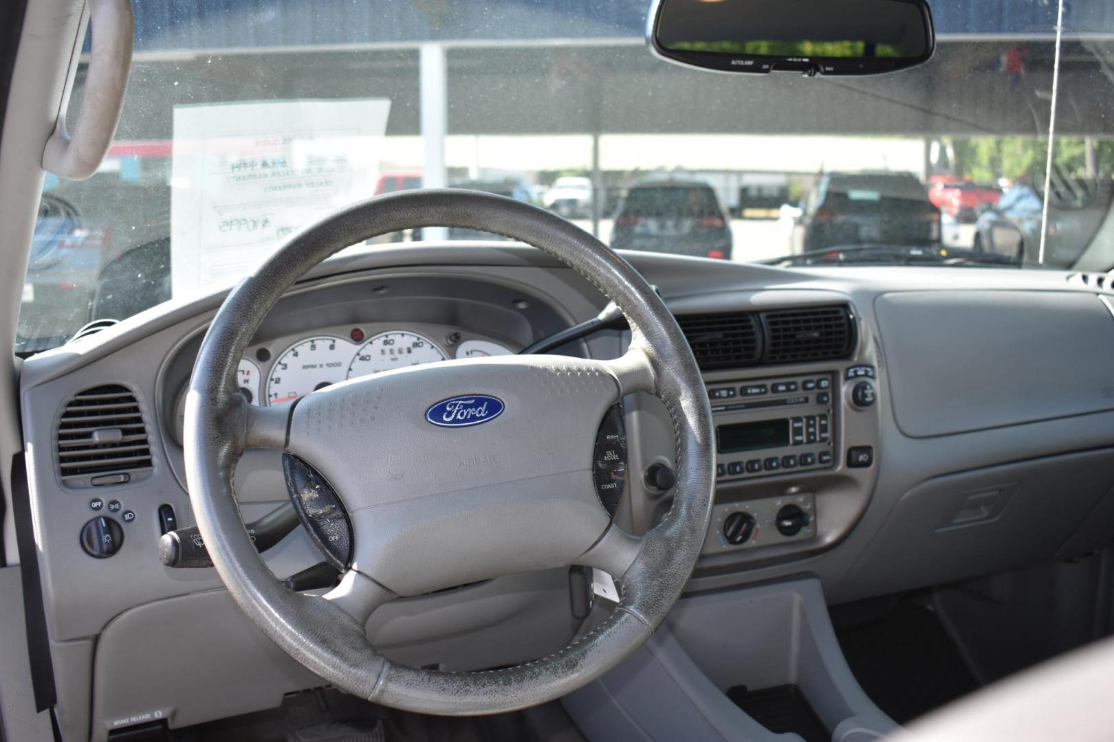 2003 WHITE Ford Explorer Sport Trac XLS 2WD (1FMZU67E03U) with an 4.0L V6 SOHC 12V engine, 5-Speed Manual Overdrive transmission, located at 420 E. Kingsbury St., Seguin, TX, 78155, (830) 401-0495, 29.581060, -97.961647 - Photo#6