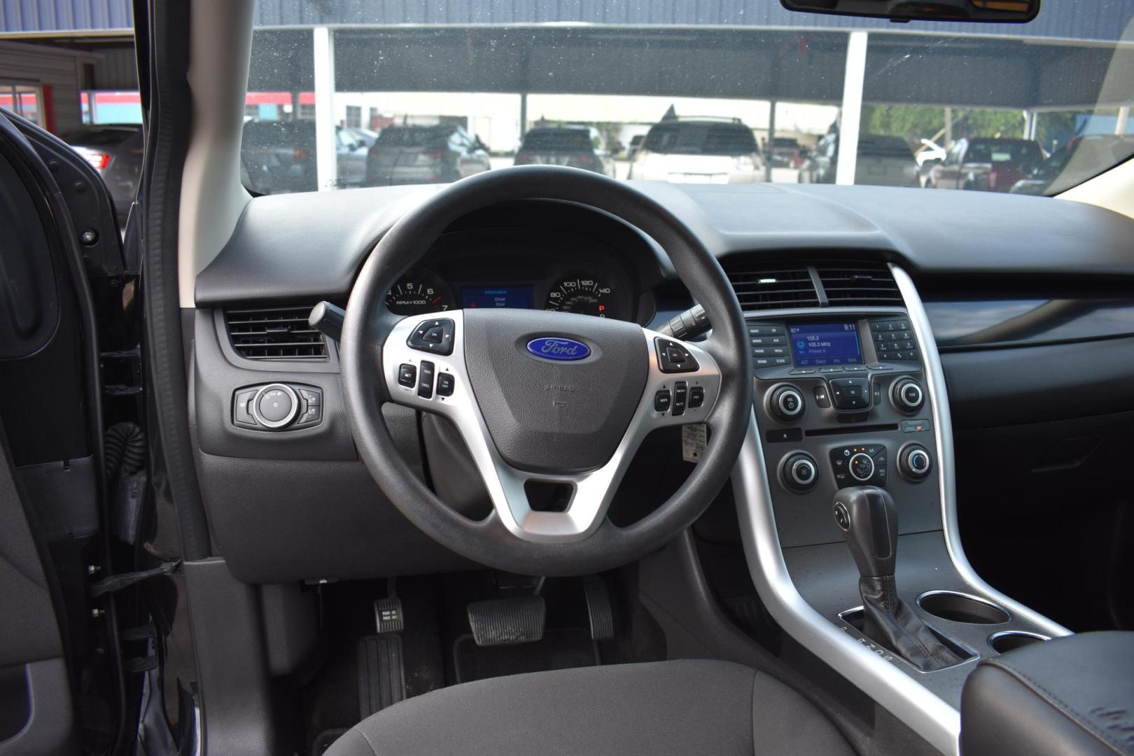 2014 Ford Edge SE FWD (2FMDK3GC8EB) with an 3.5L V6 DOHC 24V engine, 6-Speed Automatic transmission, located at 420 E. Kingsbury St., Seguin, TX, 78155, (830) 401-0495, 29.581060, -97.961647 - Photo#4