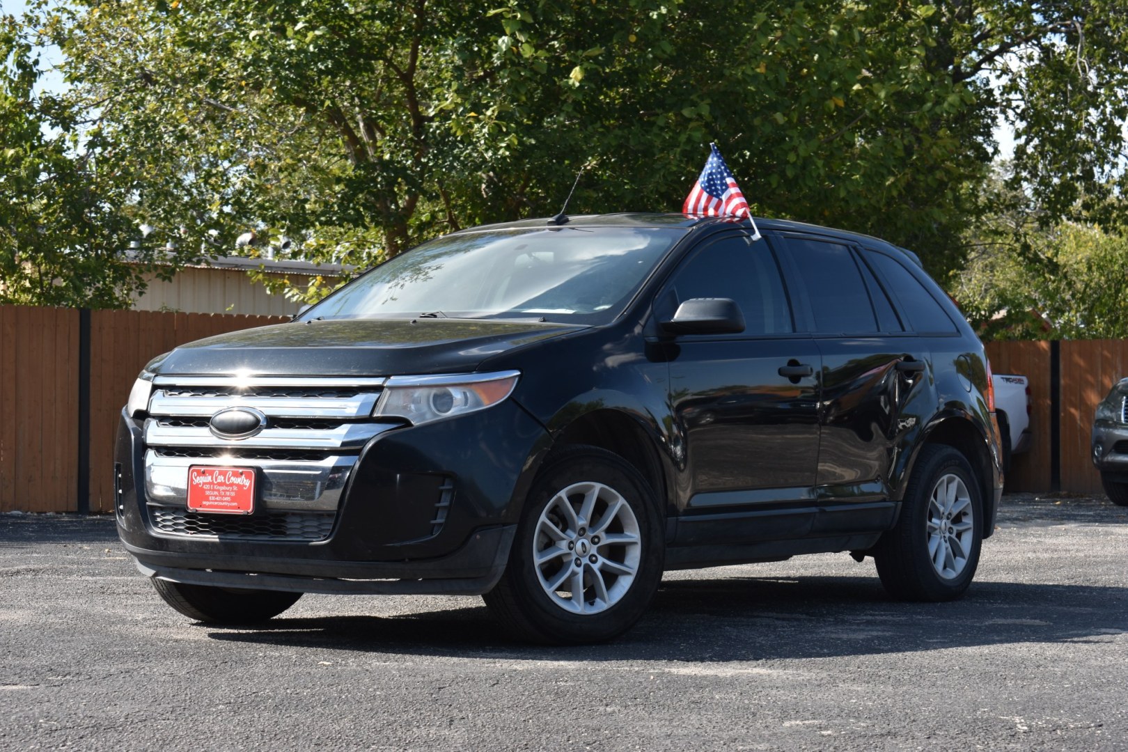 2014 GRAY Ford Edge SE FWD (2FMDK3GC8EB) with an 3.5L V6 DOHC 24V engine, 6-Speed Automatic transmission, located at 420 E. Kingsbury St., Seguin, TX, 78155, (830) 401-0495, 29.581060, -97.961647- Photo#1