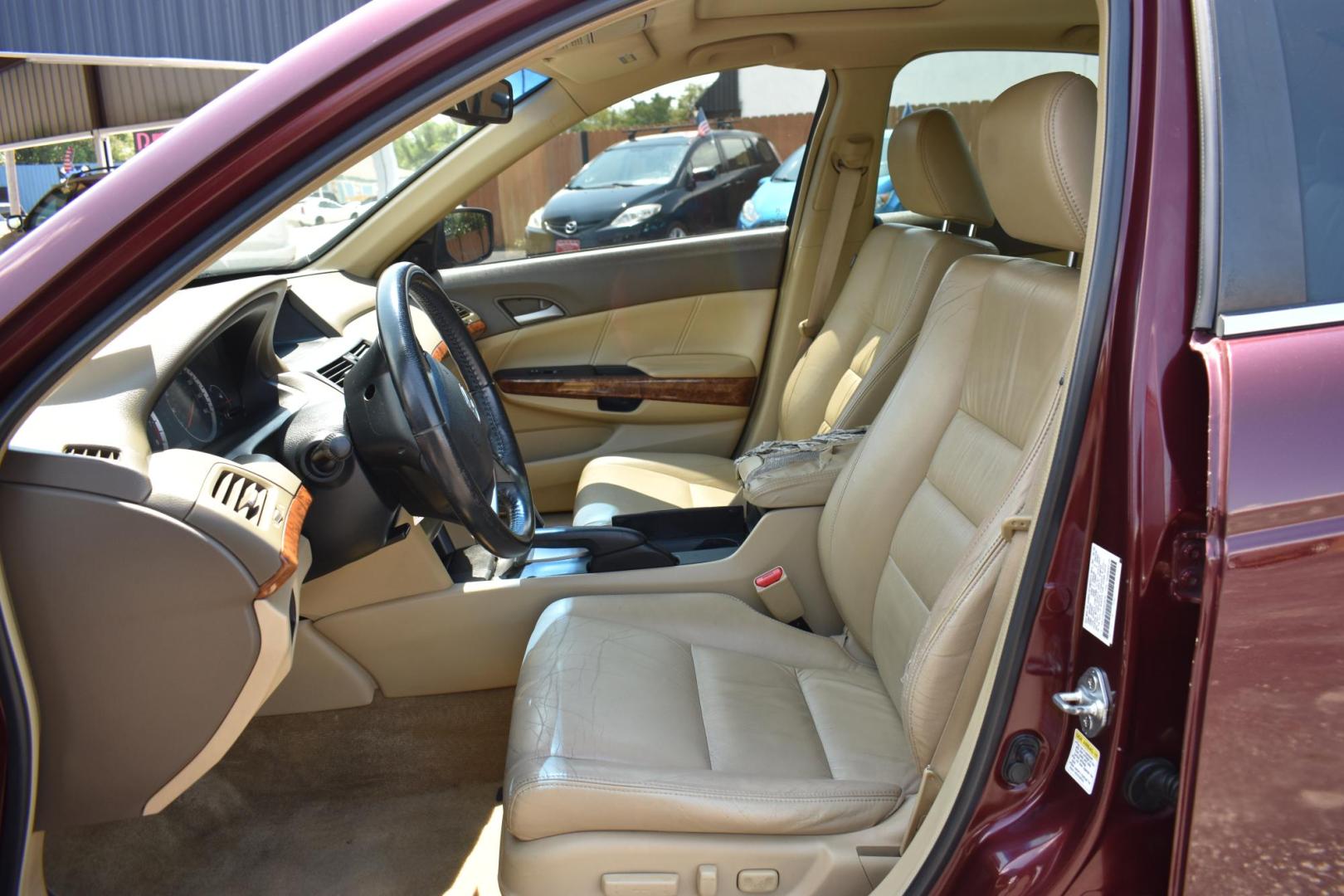 2009 MAROON Honda Accord EX-L Sedan AT (1HGCP26829A) with an 2.4L L4 DOHC 16V engine, 5-Speed Automatic transmission, located at 420 E. Kingsbury St., Seguin, TX, 78155, (830) 401-0495, 29.581060, -97.961647 - Photo#4