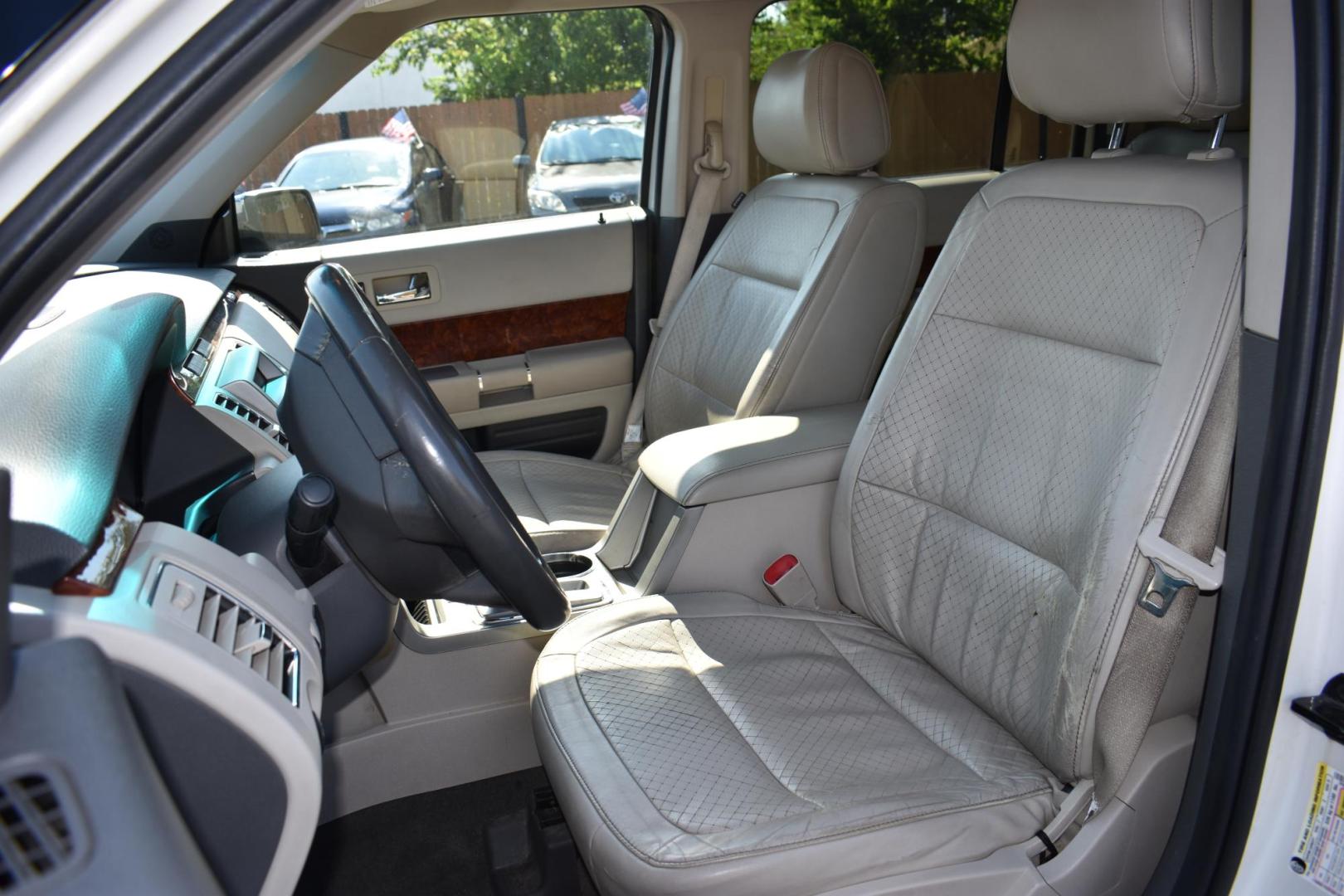 2012 WHITE Ford Flex Limited AWD (2FMHK6DC6CB) with an 3.5L V6 DOHC 24V engine, 6-Speed Automatic Overdrive transmission, located at 420 E. Kingsbury St., Seguin, TX, 78155, (830) 401-0495, 29.581060, -97.961647 - Photo#3