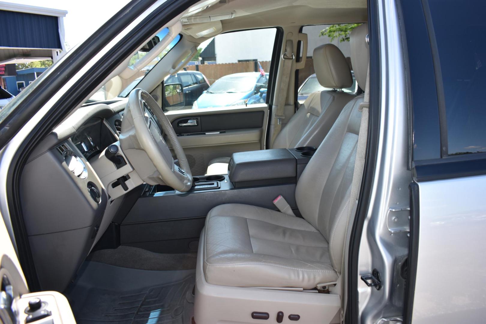 2013 SILVER Ford Expedition King Ranch 2WD (1FMJU1H53DE) with an 5.4L V8 SOHC 16V FFV engine, 6-Speed Automatic transmission, located at 420 E. Kingsbury St., Seguin, TX, 78155, (830) 401-0495, 29.581060, -97.961647 - Photo#4