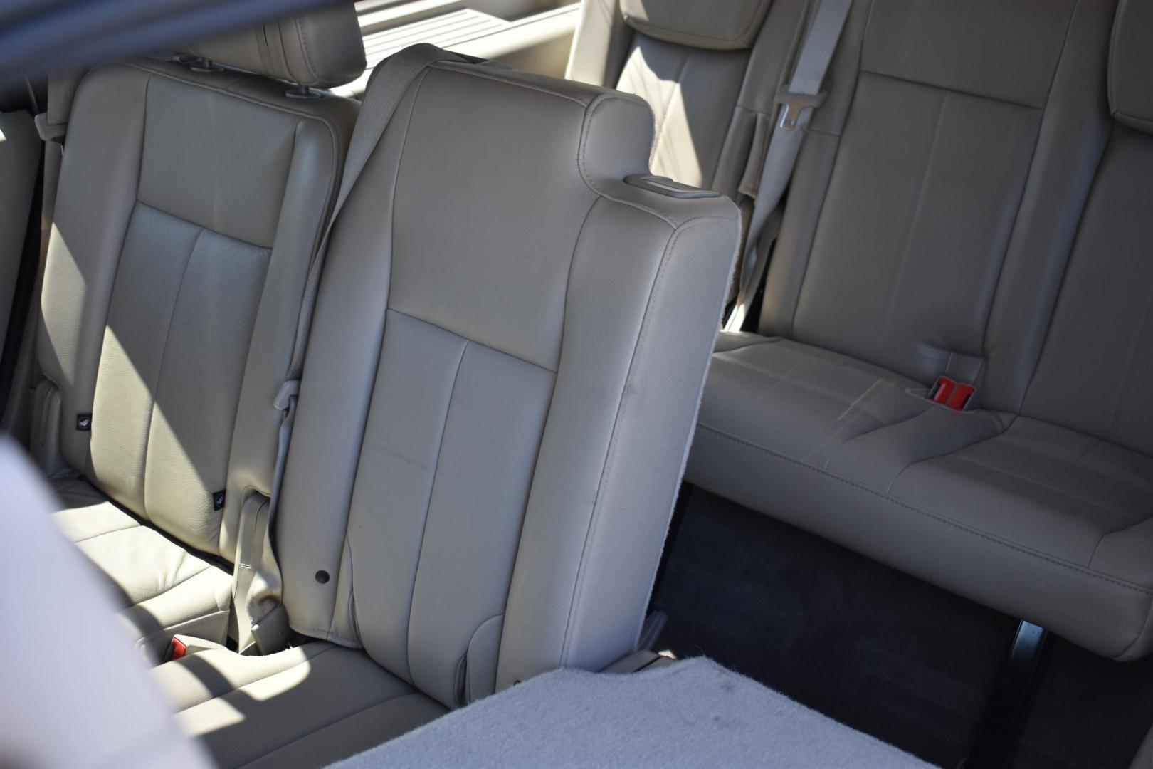 2013 SILVER Ford Expedition King Ranch 2WD (1FMJU1H53DE) with an 5.4L V8 SOHC 16V FFV engine, 6-Speed Automatic transmission, located at 420 E. Kingsbury St., Seguin, TX, 78155, (830) 401-0495, 29.581060, -97.961647 - Photo#5