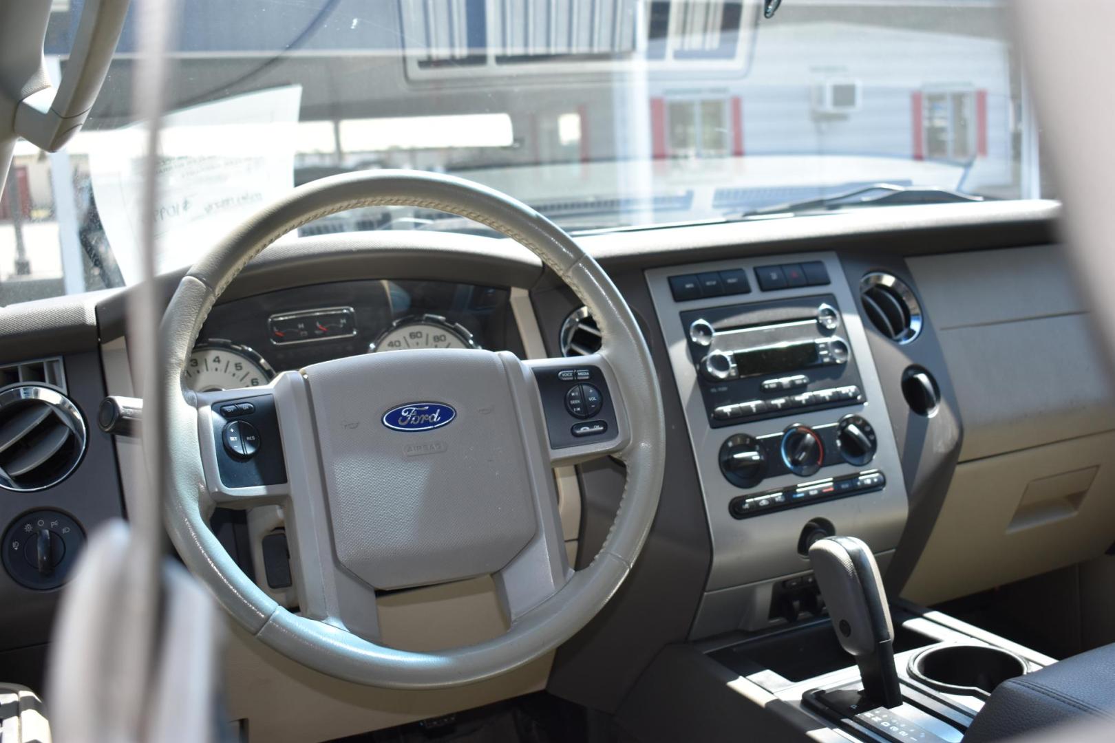 2013 SILVER Ford Expedition King Ranch 2WD (1FMJU1H53DE) with an 5.4L V8 SOHC 16V FFV engine, 6-Speed Automatic transmission, located at 420 E. Kingsbury St., Seguin, TX, 78155, (830) 401-0495, 29.581060, -97.961647 - Photo#6