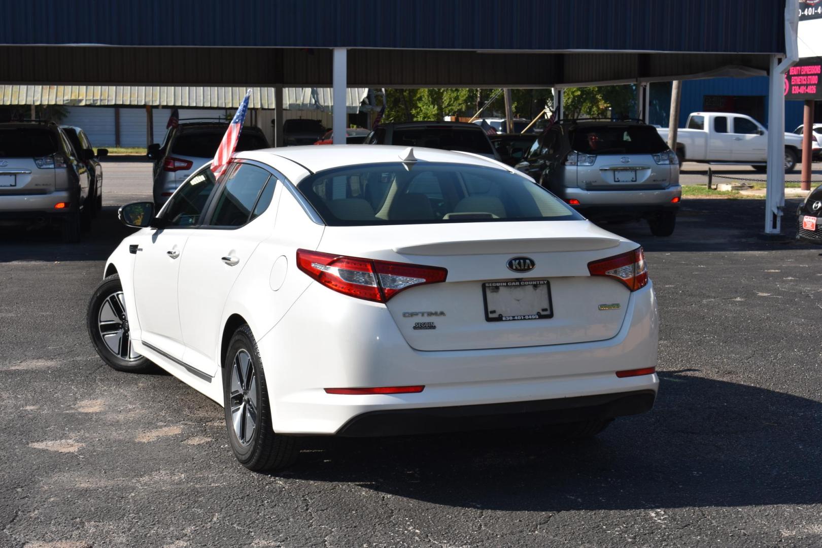 2013 WHITE Kia Optima Hybrid LX (KNAGM4ADXD5) with an 2.4L L4 DOHC 16V HYBRID engine, 6-Speed Automatic transmission, located at 420 E. Kingsbury St., Seguin, TX, 78155, (830) 401-0495, 29.581060, -97.961647 - Photo#2
