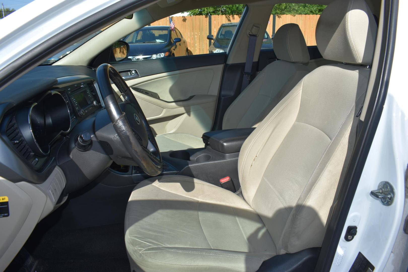 2013 WHITE Kia Optima Hybrid LX (KNAGM4ADXD5) with an 2.4L L4 DOHC 16V HYBRID engine, 6-Speed Automatic transmission, located at 420 E. Kingsbury St., Seguin, TX, 78155, (830) 401-0495, 29.581060, -97.961647 - Photo#4