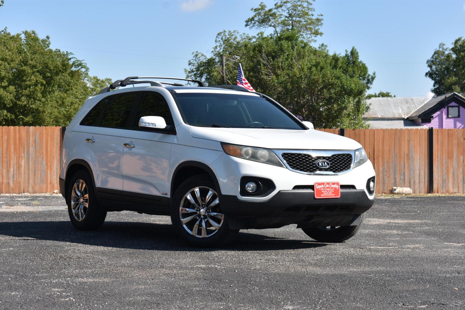 2013 WHITE Kia Sorento EX V6 4WD (5XYKUDA28DG) with an 3.5L V6 DOHC 24V engine, 6-Speed Automatic transmission, located at 420 E. Kingsbury St., Seguin, TX, 78155, (830) 401-0495, 29.581060, -97.961647 - Photo#1