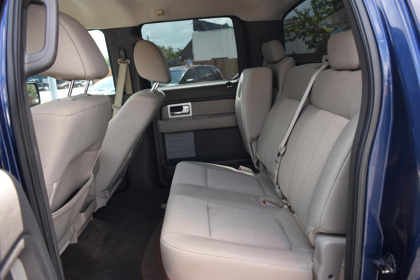 2009 BLUE Ford F-150 Lariat SuperCrew 5.5-ft. Bed 2WD (1FTRW12829F) , 4-Speed Automatic transmission, located at 420 E. Kingsbury St., Seguin, TX, 78155, (830) 401-0495, 29.581060, -97.961647 - Photo#5