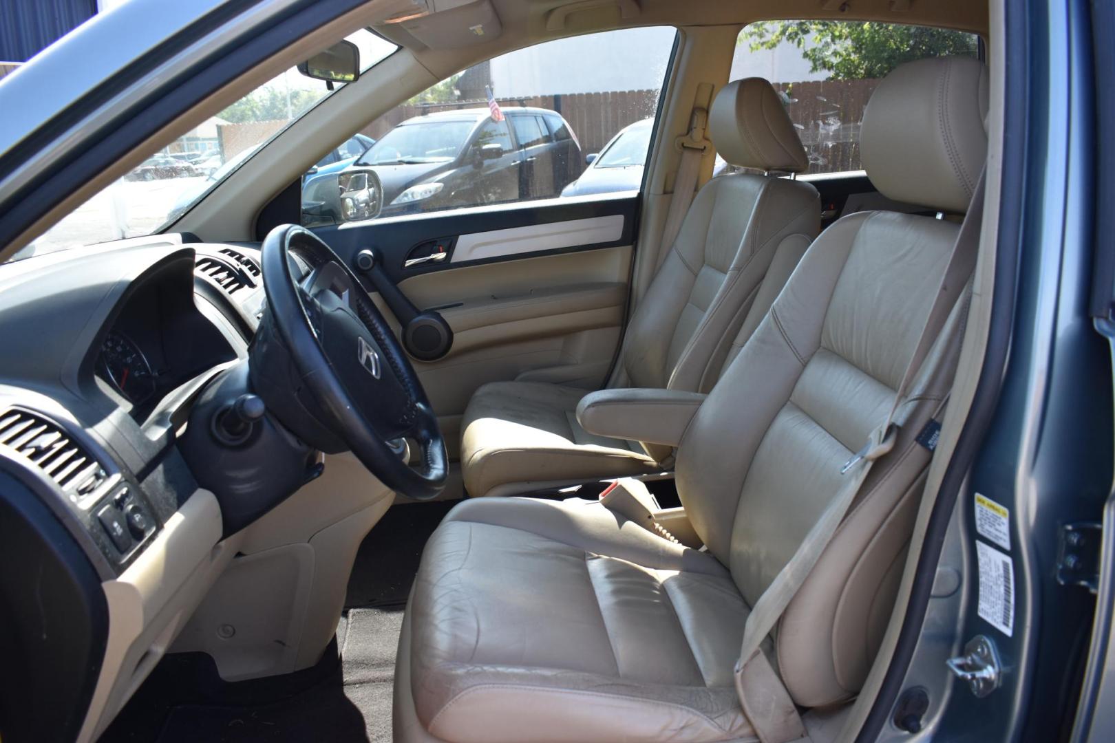 2010 BLUE Honda CR-V EX-L 4WD 5-Speed AT (JHLRE4H70AC) with an 2.4L L4 DOHC 16V engine, 5-Speed Automatic transmission, located at 420 E. Kingsbury St., Seguin, TX, 78155, (830) 401-0495, 29.581060, -97.961647 - Photo#4