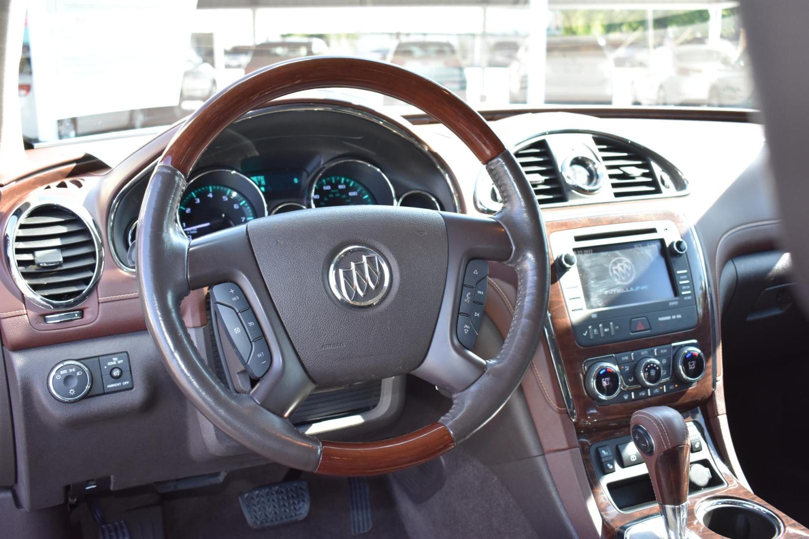 2014 WHITE Buick Enclave Leather FWD (5GAKRBKD8EJ) with an 3.6L V6 DOHC 24V engine, 6-Speed Automatic Overdrive transmission, located at 420 E. Kingsbury St., Seguin, TX, 78155, (830) 401-0495, 29.581060, -97.961647 - Photo#5
