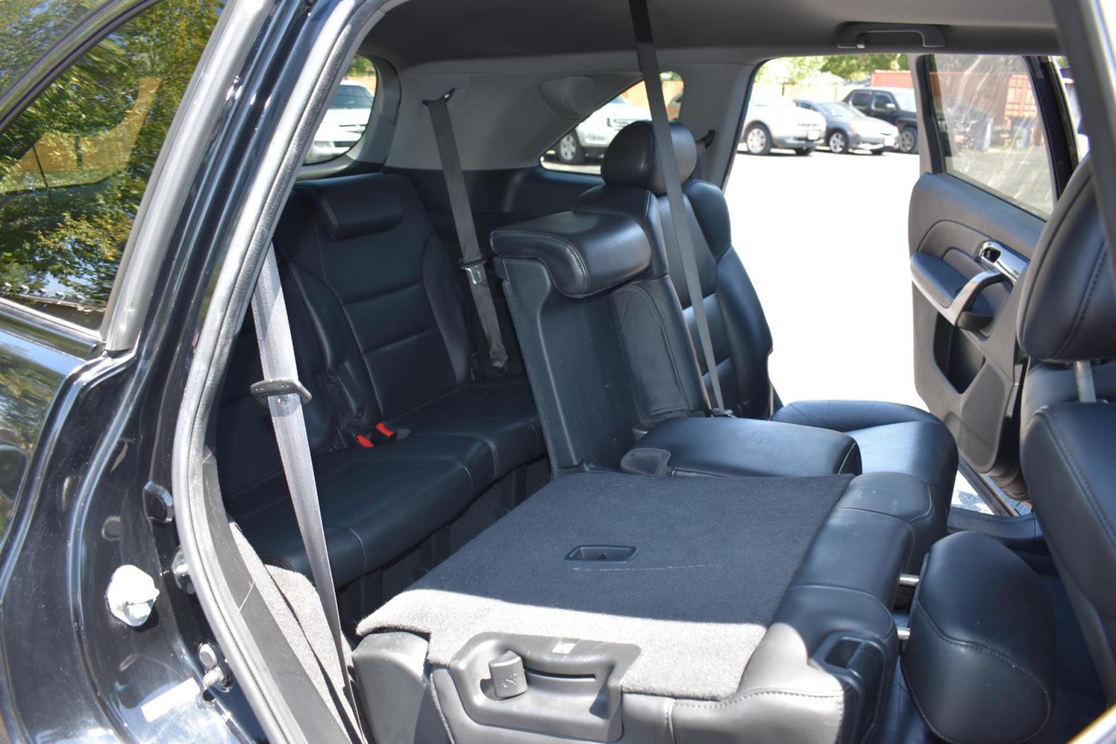 2009 GRAY Acura MDX Tech Package (2HNYD28609H) with an 3.5L V6 SOHC 24V engine, 5-Speed Automatic transmission, located at 420 E. Kingsbury St., Seguin, TX, 78155, (830) 401-0495, 29.581060, -97.961647 - Photo#5