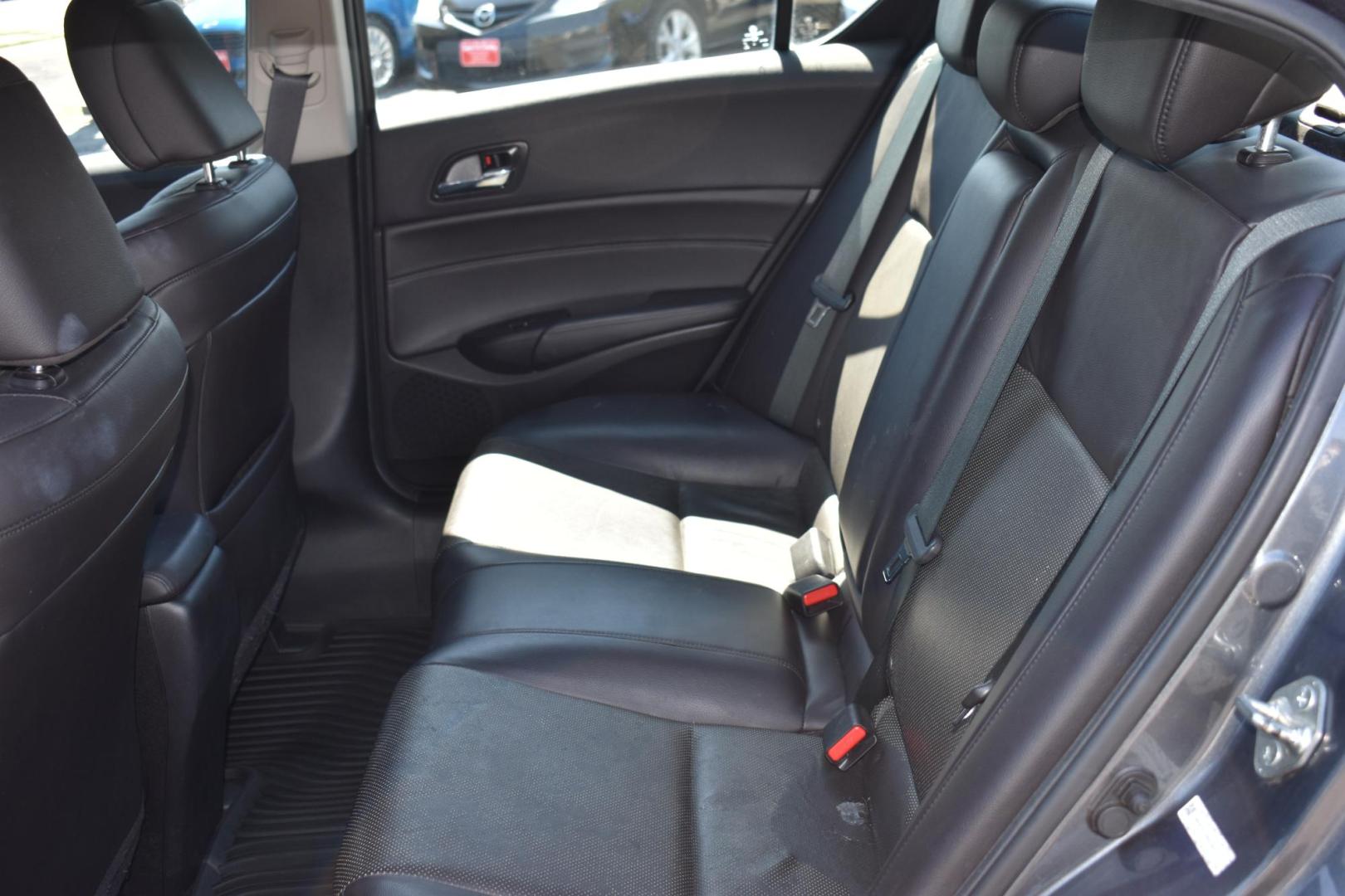 2013 GRAY Acura ILX 5-Spd AT w/ Technology Package (19VDE1F77DE) with an 2.0L L4 16V DOHC engine, 5-Speed Automatic transmission, located at 420 E. Kingsbury St., Seguin, TX, 78155, (830) 401-0495, 29.581060, -97.961647 - Photo#5