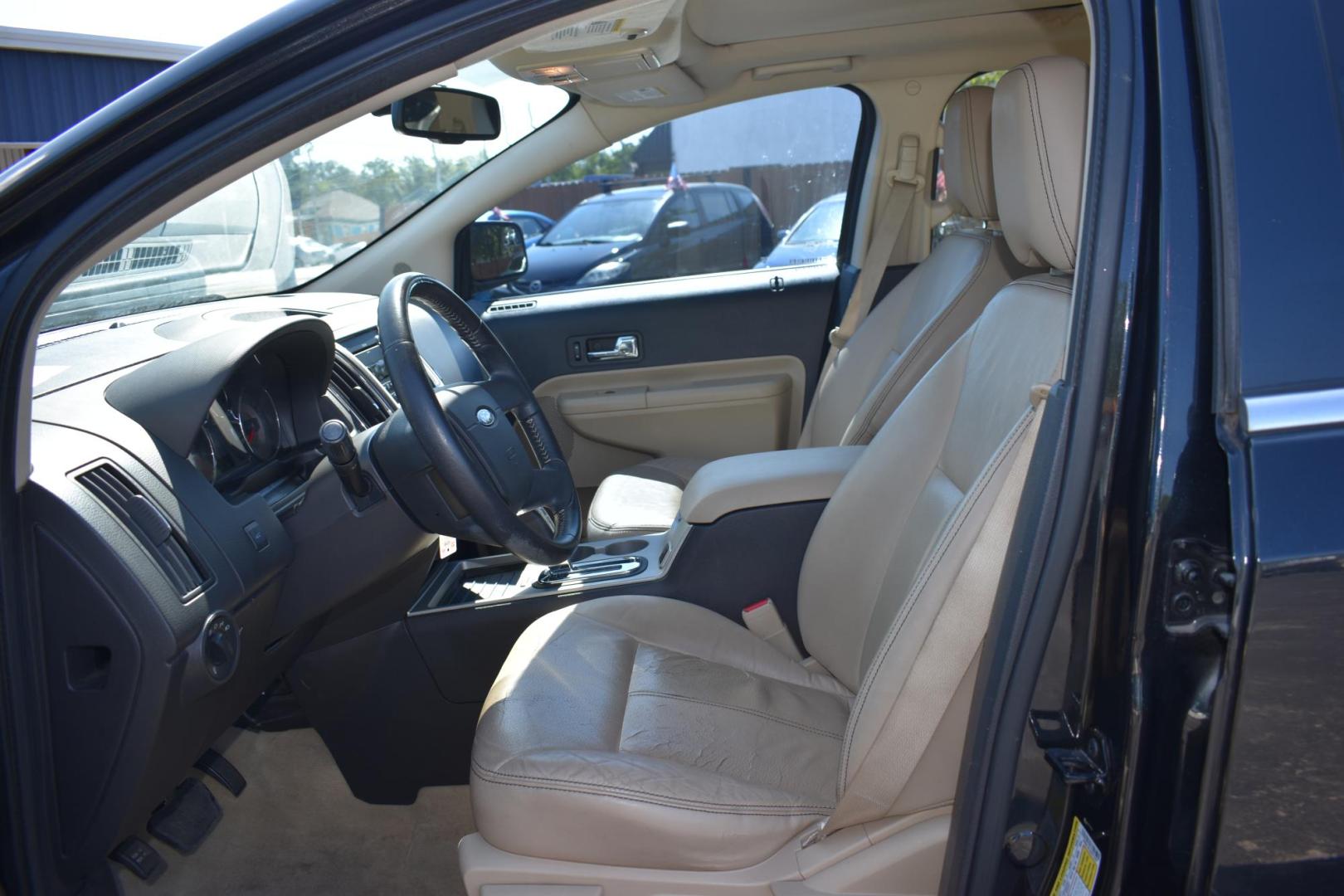 2010 BLACK Ford Edge Limited FWD (2FMDK3KC0AB) with an 3.5L V6 DOHC 24V engine, 6-Speed Automatic transmission, located at 420 E. Kingsbury St., Seguin, TX, 78155, (830) 401-0495, 29.581060, -97.961647 - Photo#4