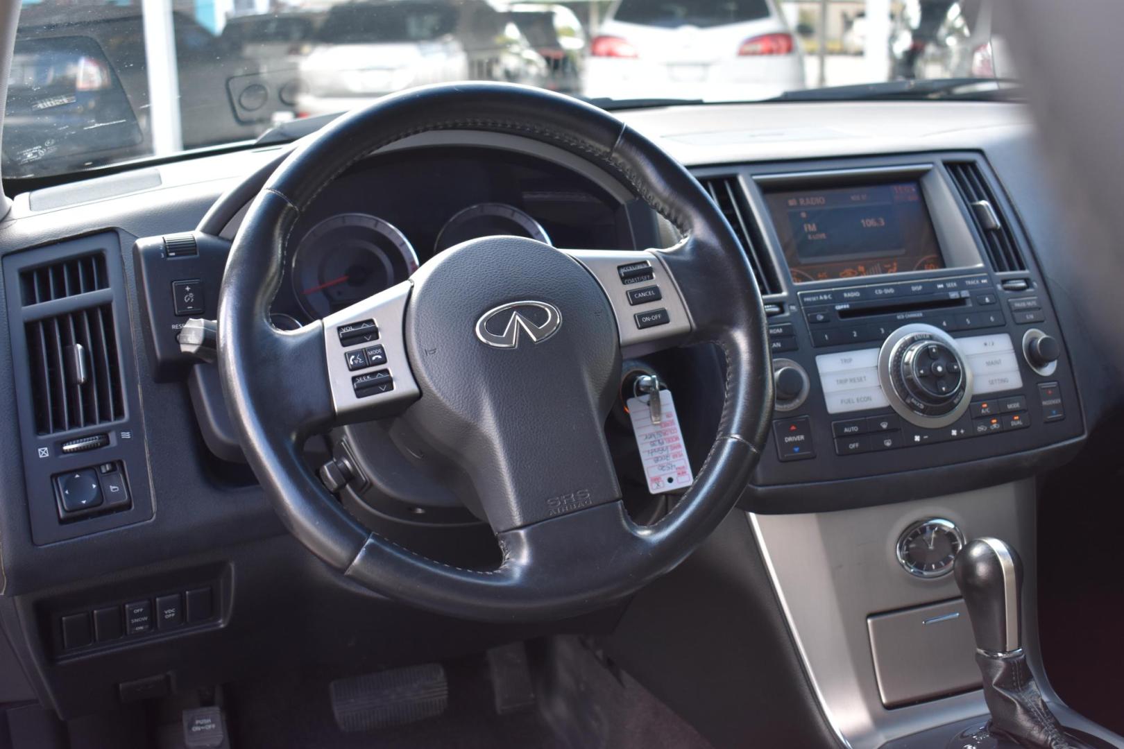 2008 SILVER Infiniti FX FX35 2WD (JNRAS08UX8X) with an 3.5L V6 DOHC 24V engine, 5-Speed Automatic Overdrive transmission, located at 420 E. Kingsbury St., Seguin, TX, 78155, (830) 401-0495, 29.581060, -97.961647 - Photo#6