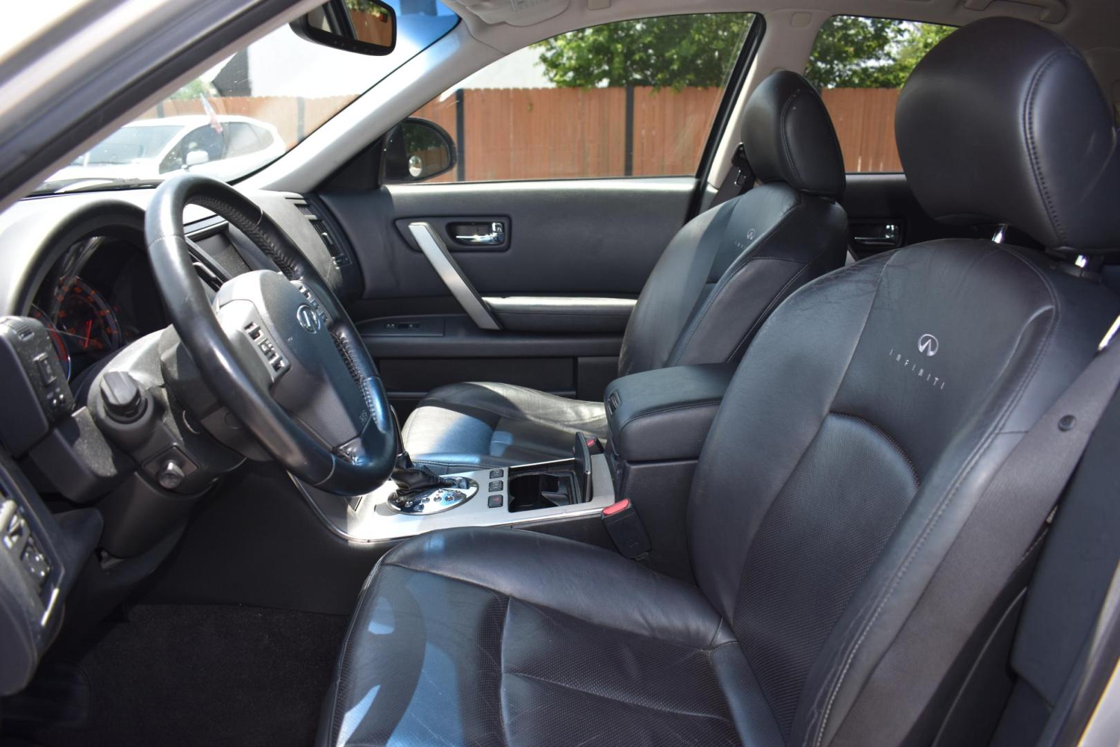2008 SILVER Infiniti FX FX35 2WD (JNRAS08UX8X) with an 3.5L V6 DOHC 24V engine, 5-Speed Automatic Overdrive transmission, located at 420 E. Kingsbury St., Seguin, TX, 78155, (830) 401-0495, 29.581060, -97.961647 - Photo#6