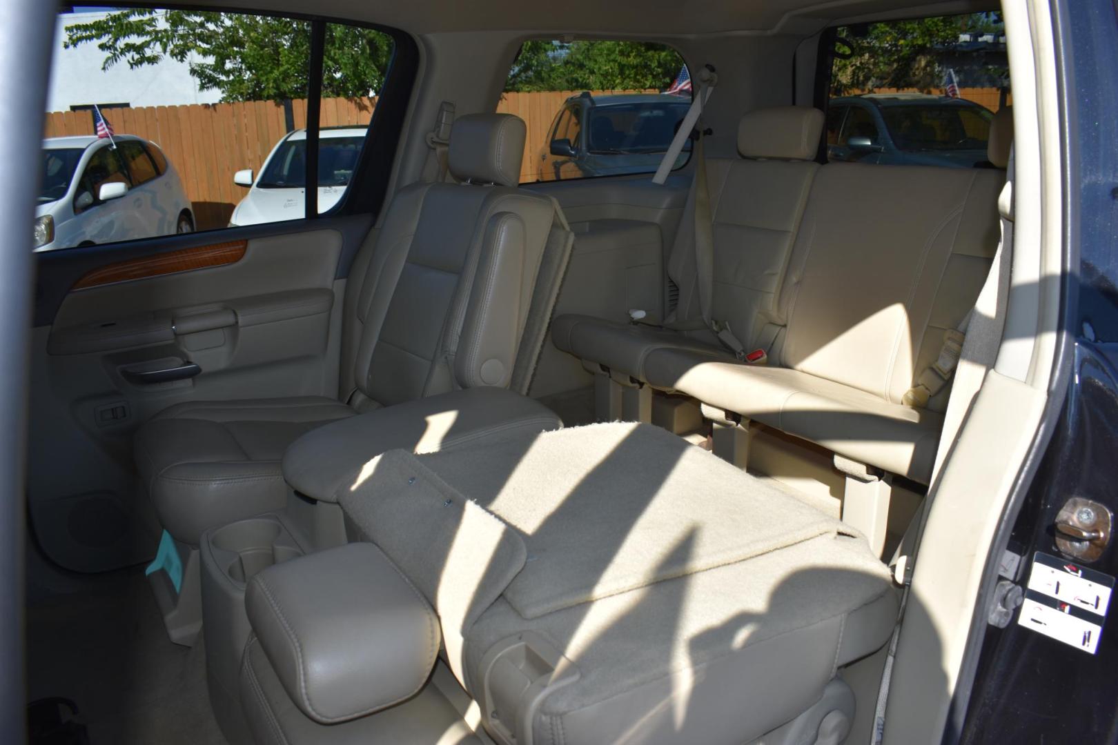 2010 BLACK Infiniti QX56 RWD (5N3ZA0NF1AN) with an 5.6L V8 DOHC 32V engine, 5-Speed Automatic transmission, located at 420 E. Kingsbury St., Seguin, TX, 78155, (830) 401-0495, 29.581060, -97.961647 - Photo#5