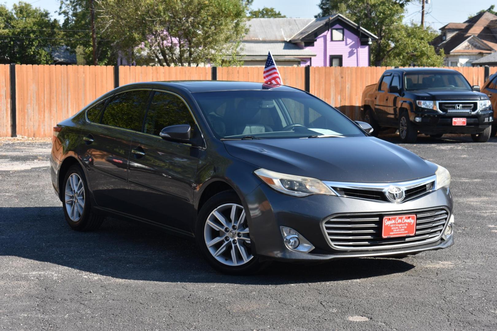 2014 GRAY Toyota Avalon XLE (4T1BK1EB1EU) with an 3.5L V6 DOHC 24V engine, 6-Speed Automatic transmission, located at 420 E. Kingsbury St., Seguin, TX, 78155, (830) 401-0495, 29.581060, -97.961647 - Photo#1