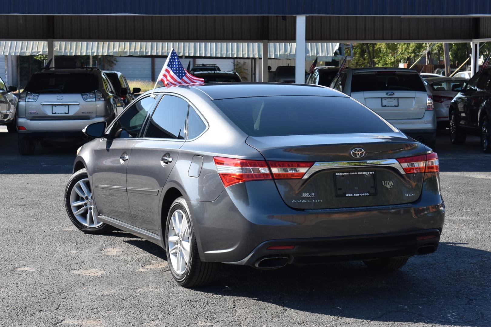 2014 GRAY Toyota Avalon XLE (4T1BK1EB1EU) with an 3.5L V6 DOHC 24V engine, 6-Speed Automatic transmission, located at 420 E. Kingsbury St., Seguin, TX, 78155, (830) 401-0495, 29.581060, -97.961647 - Photo#2