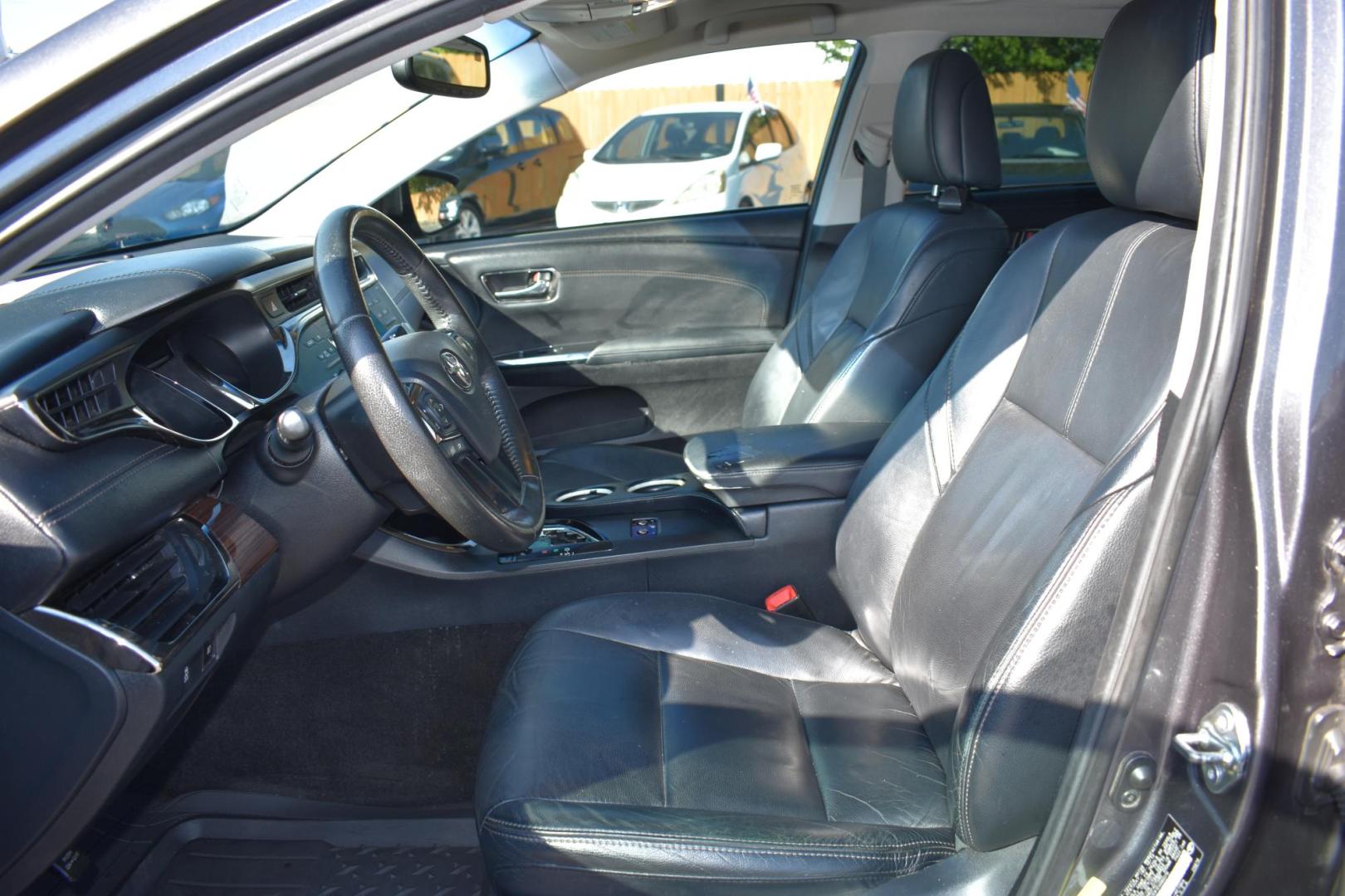 2014 GRAY Toyota Avalon XLE (4T1BK1EB1EU) with an 3.5L V6 DOHC 24V engine, 6-Speed Automatic transmission, located at 420 E. Kingsbury St., Seguin, TX, 78155, (830) 401-0495, 29.581060, -97.961647 - Photo#4