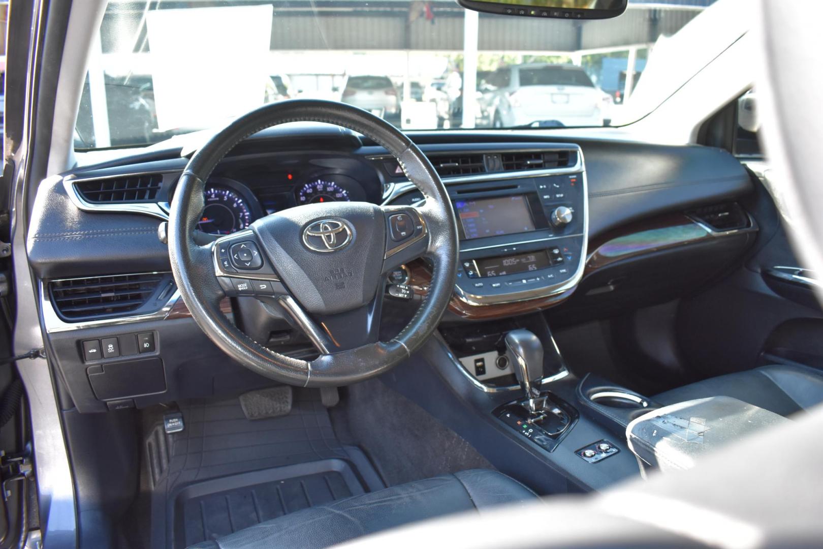 2014 GRAY Toyota Avalon XLE (4T1BK1EB1EU) with an 3.5L V6 DOHC 24V engine, 6-Speed Automatic transmission, located at 420 E. Kingsbury St., Seguin, TX, 78155, (830) 401-0495, 29.581060, -97.961647 - Photo#6