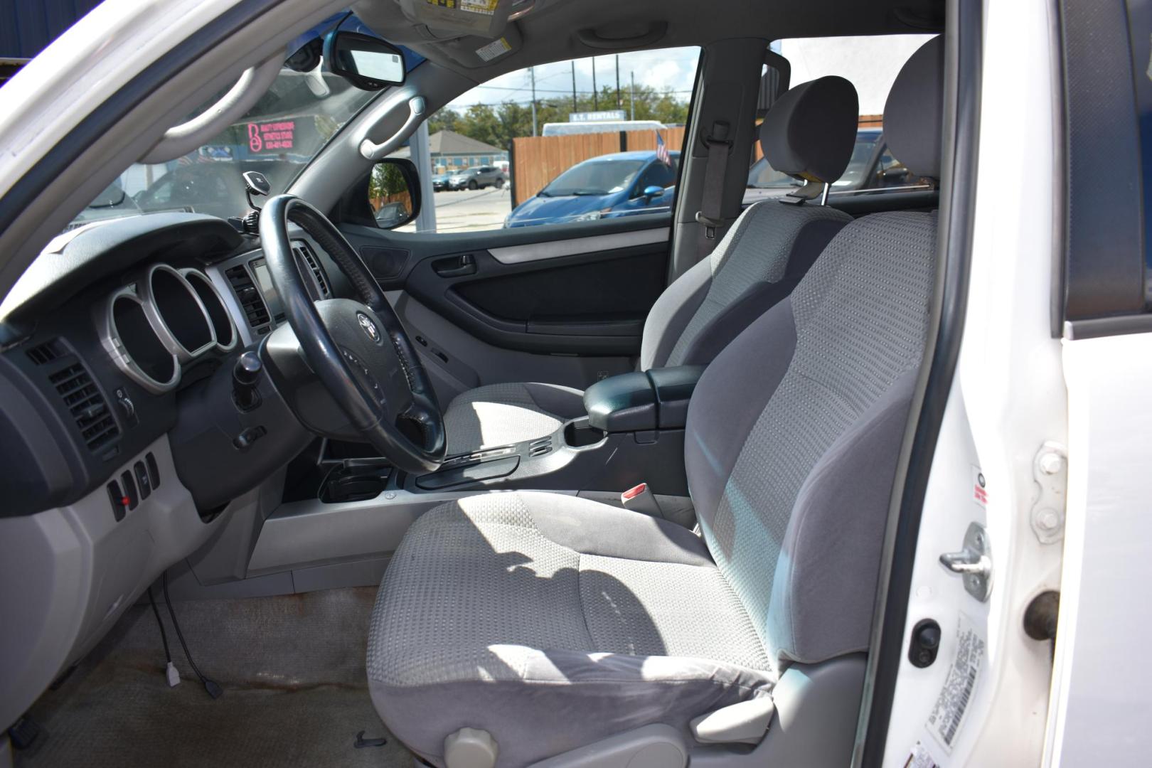2004 WHITE Toyota 4Runner Sport Edition 2WD (JTEZU14R040) with an 4.0L V6 DOHC 24V engine, located at 420 E. Kingsbury St., Seguin, TX, 78155, (830) 401-0495, 29.581060, -97.961647 - Photo#4