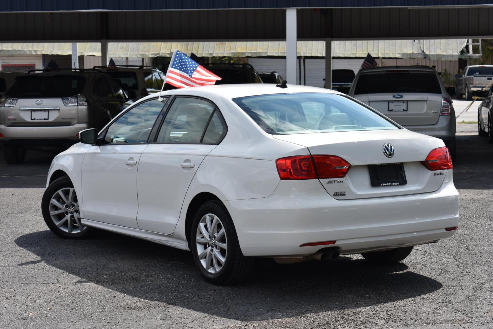 2012 WHITE Volkswagen Jetta SE (3VWDX7AJ2CM) with an 2.5L L5 DOHC 20V engine, located at 420 E. Kingsbury St., Seguin, TX, 78155, (830) 401-0495, 29.581060, -97.961647 - Photo#2