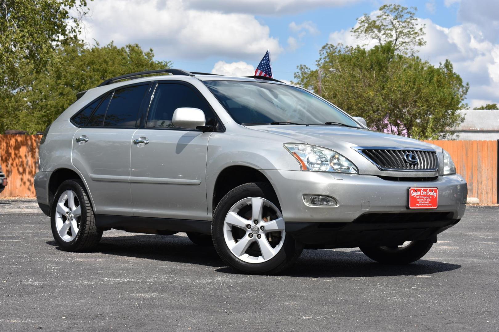 2008 SILVER Lexus RX 350 FWD (2T2GK31U38C) with an 3.5L V6 DOHC 24V engine, 5-Speed Automatic Overdrive transmission, located at 420 E. Kingsbury St., Seguin, TX, 78155, (830) 401-0495, 29.581060, -97.961647 - Photo#1