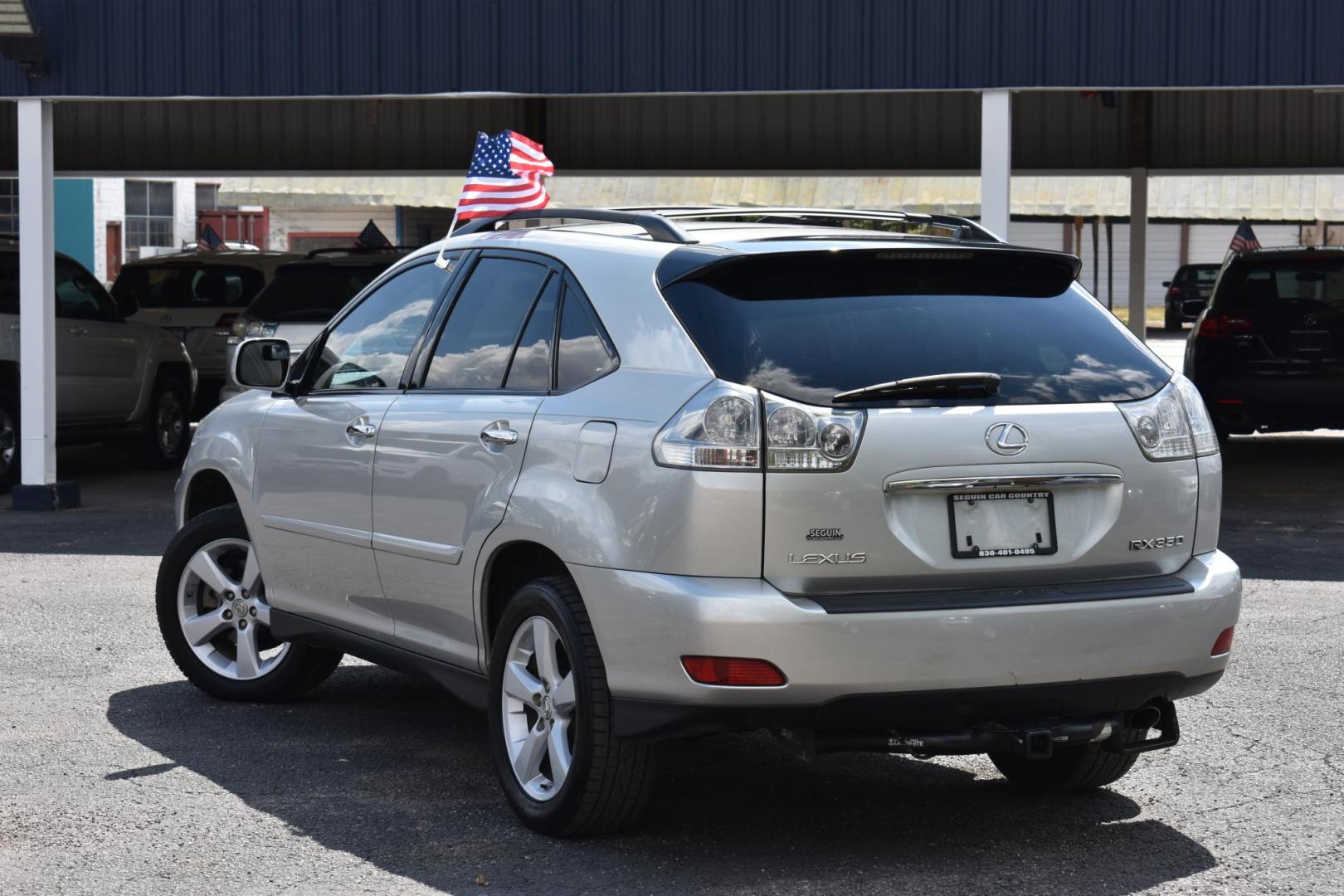2008 SILVER Lexus RX 350 FWD (2T2GK31U38C) with an 3.5L V6 DOHC 24V engine, 5-Speed Automatic Overdrive transmission, located at 420 E. Kingsbury St., Seguin, TX, 78155, (830) 401-0495, 29.581060, -97.961647 - Photo#2