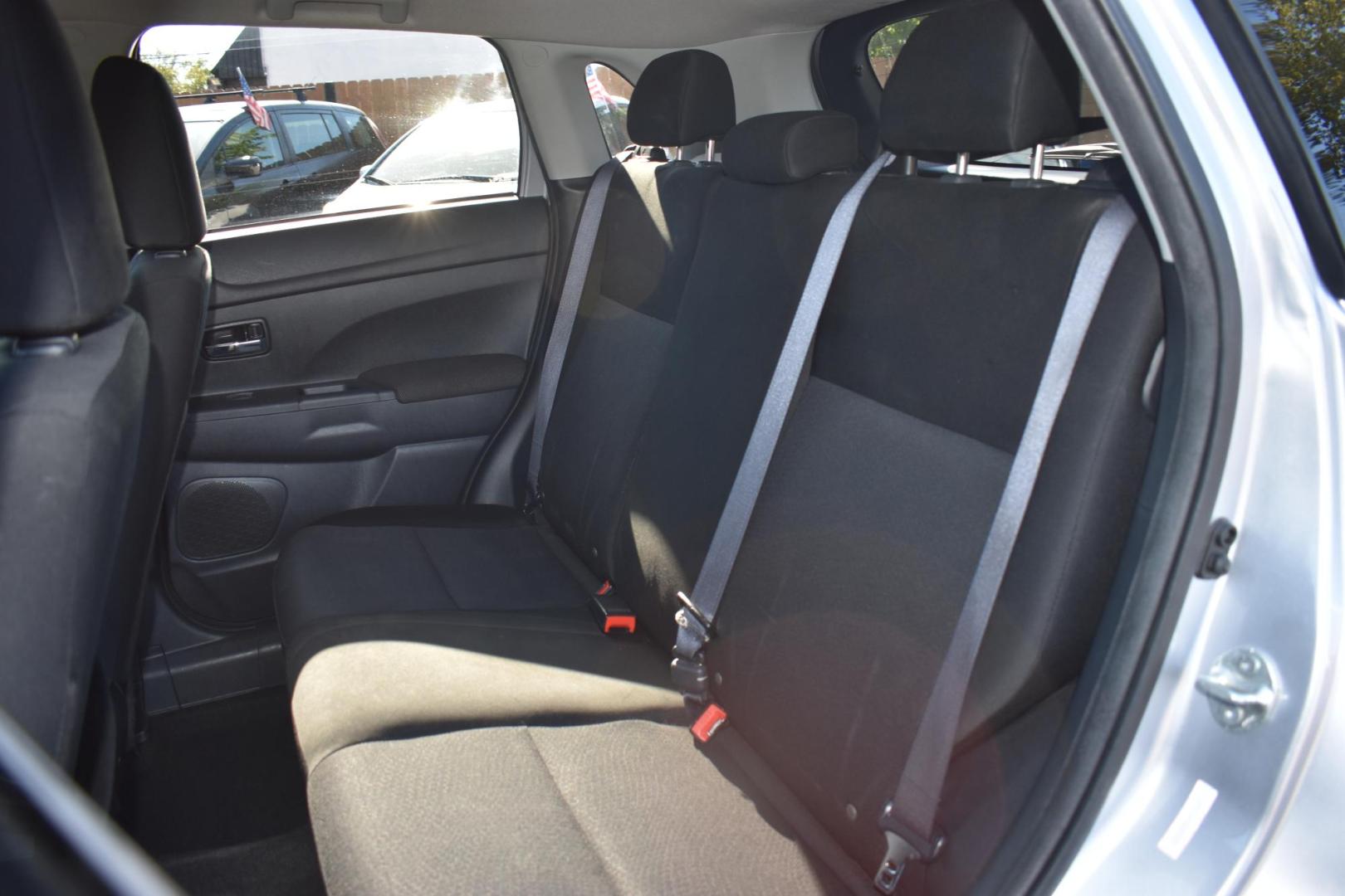 2011 SILVER Mitsubishi Outlander Sport ES 2WD (JA4AP3AU8BZ) with an 2.0L L4 DOHC 16V engine, located at 420 E. Kingsbury St., Seguin, TX, 78155, (830) 401-0495, 29.581060, -97.961647 - Photo#5