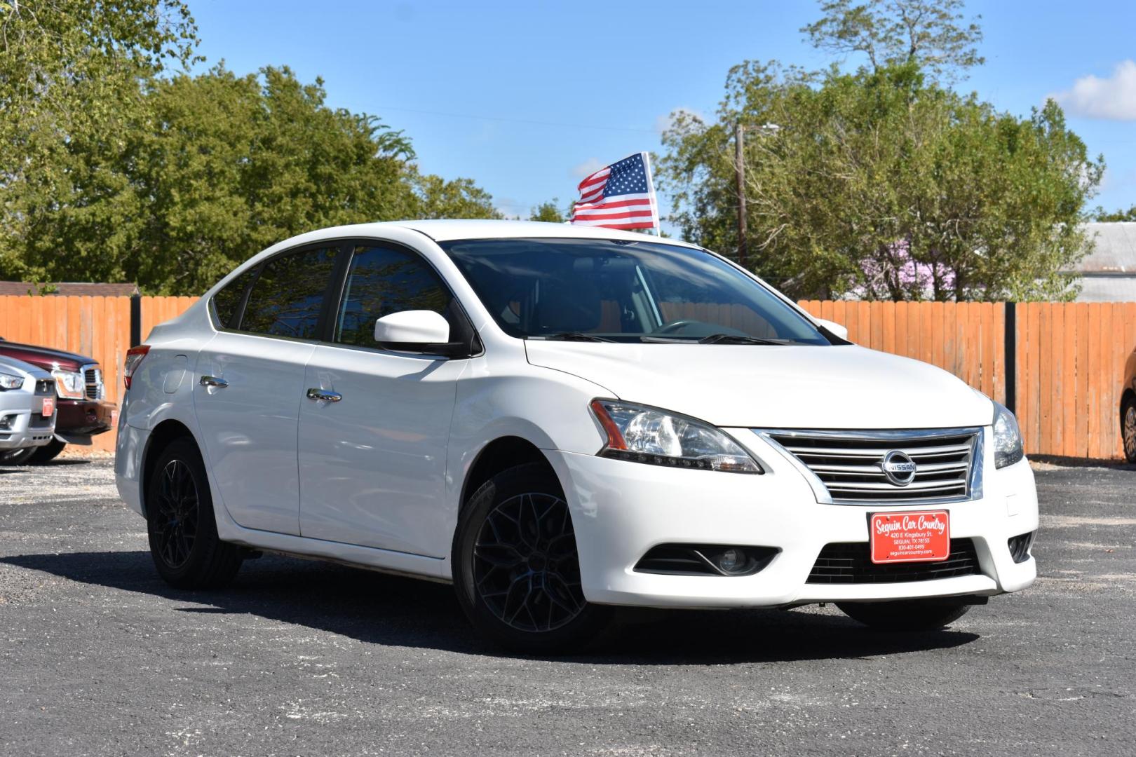 2013 WHITE Nissan Sentra S 6MT (3N1AB7AP2DL) with an 2.0L L4 DOHC 16V engine, 6-Speed Manual transmission, located at 420 E. Kingsbury St., Seguin, TX, 78155, (830) 401-0495, 29.581060, -97.961647 - Photo#0