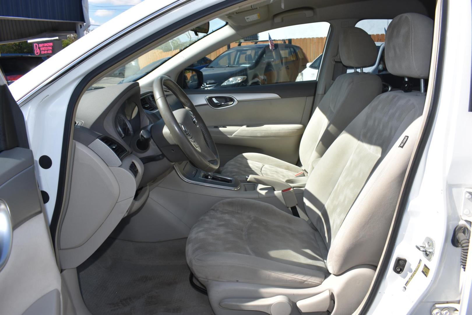 2013 WHITE Nissan Sentra S 6MT (3N1AB7AP2DL) with an 2.0L L4 DOHC 16V engine, 6-Speed Manual transmission, located at 420 E. Kingsbury St., Seguin, TX, 78155, (830) 401-0495, 29.581060, -97.961647 - Photo#3