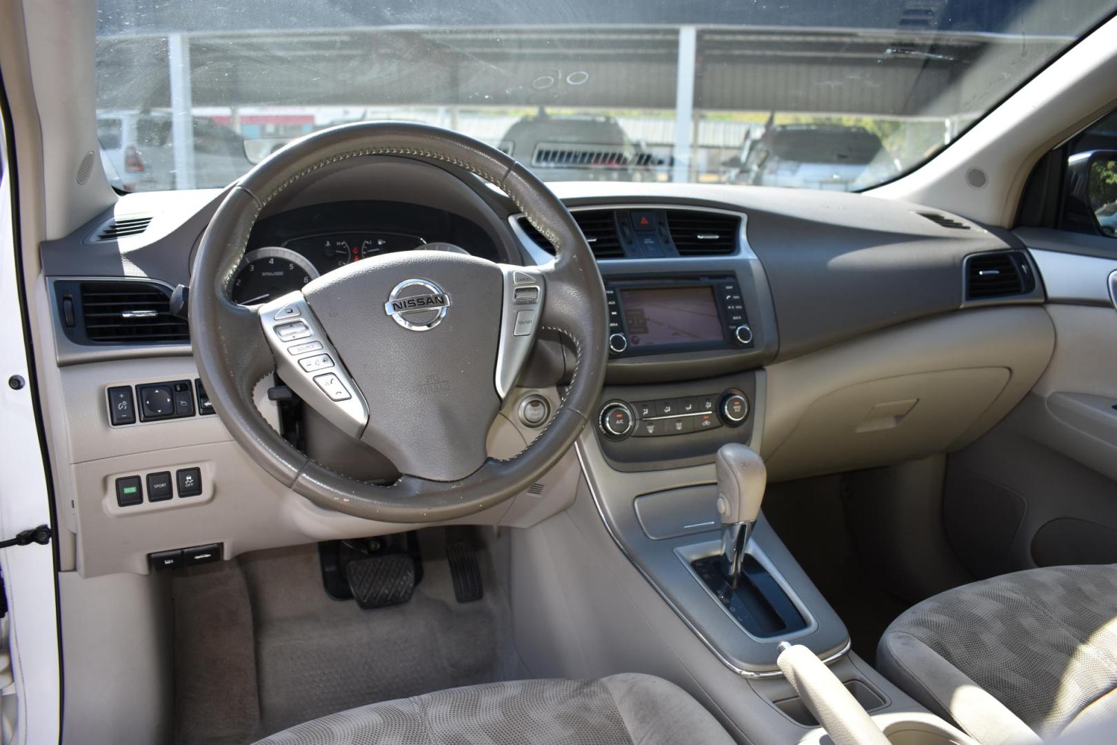 2013 WHITE Nissan Sentra S 6MT (3N1AB7AP2DL) with an 2.0L L4 DOHC 16V engine, 6-Speed Manual transmission, located at 420 E. Kingsbury St., Seguin, TX, 78155, (830) 401-0495, 29.581060, -97.961647 - Photo#5