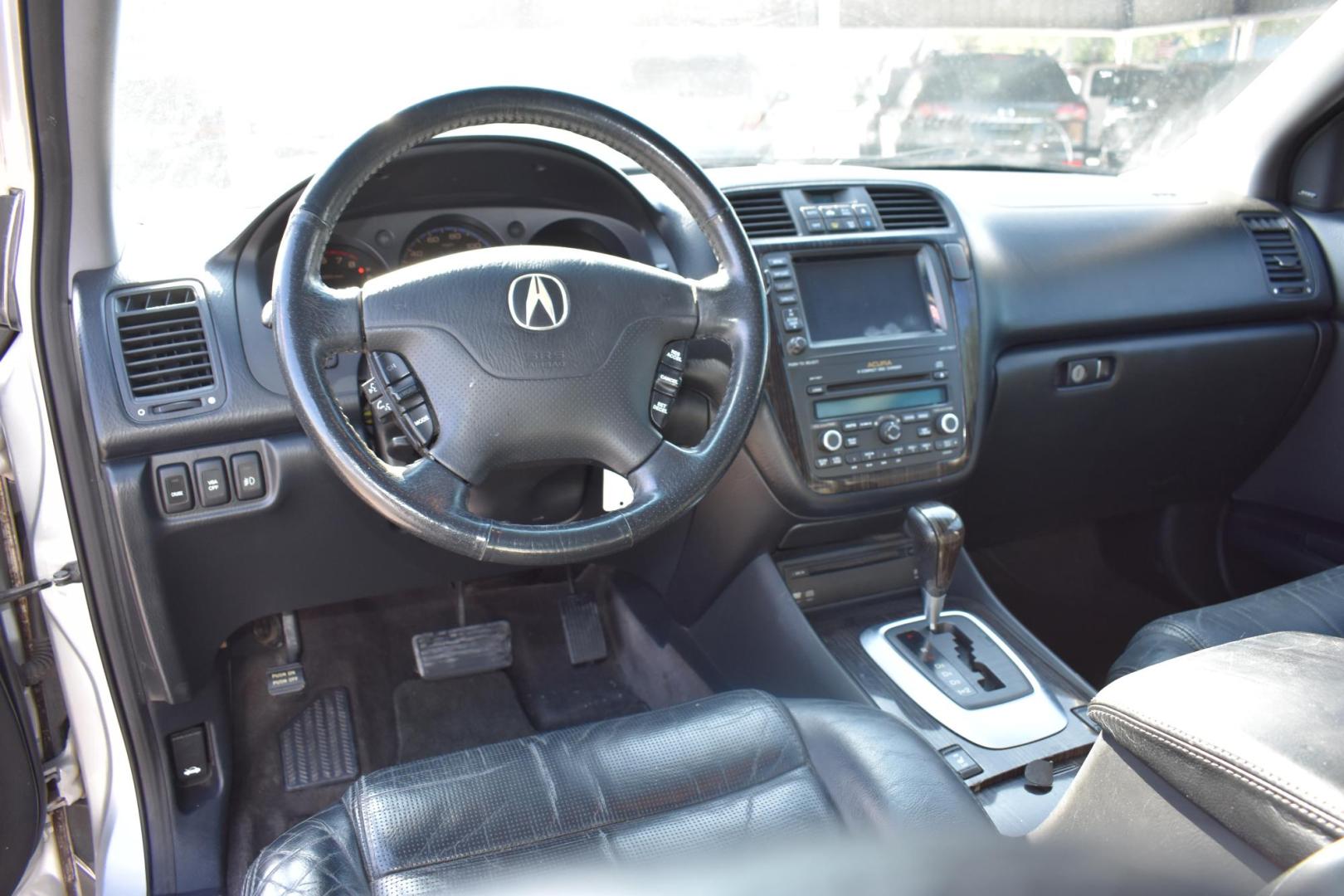 2006 SILVER Acura MDX Touring with Navigation System and Rear DVD System (2HNYD18936H) with an 3.5L V6 SOHC 24V engine, 5-Speed Automatic Overdrive transmission, located at 420 E. Kingsbury St., Seguin, TX, 78155, (830) 401-0495, 29.581060, -97.961647 - Photo#5