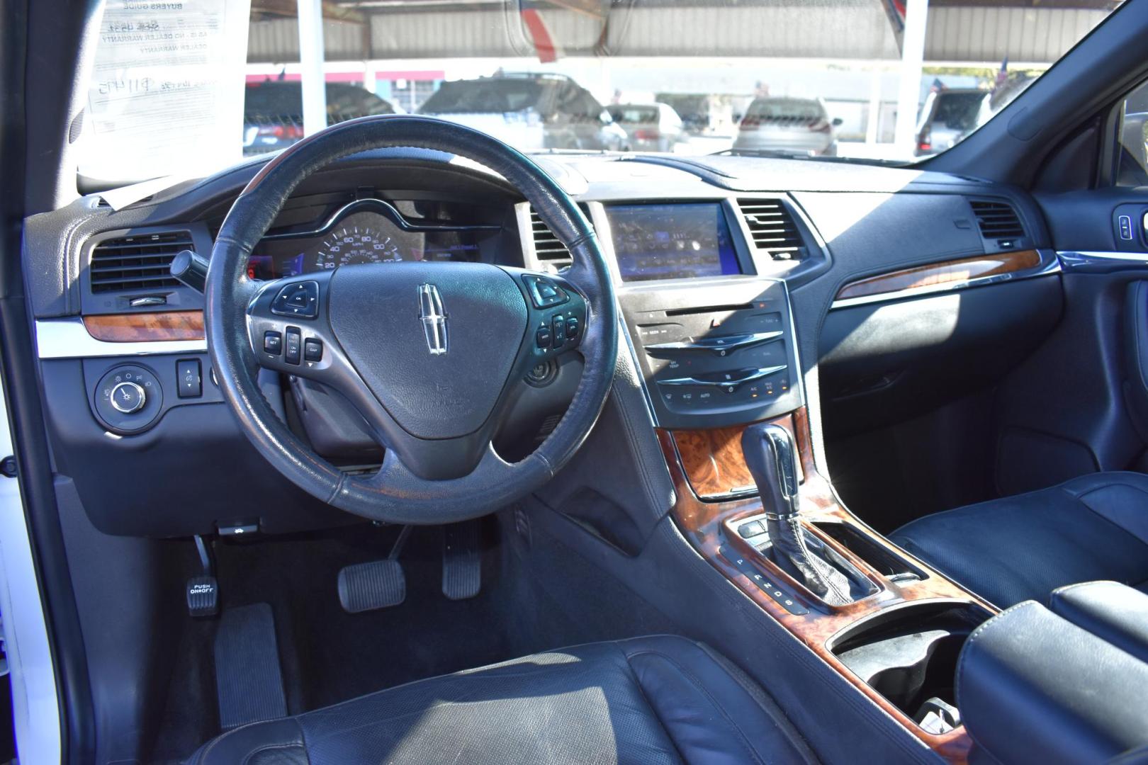 2013 WHITE Lincoln MKS FWD (1LNHL9DK6DG) with an 3.5L V6 DOHC 24V engine, 6-Speed Automatic transmission, located at 420 E. Kingsbury St., Seguin, TX, 78155, (830) 401-0495, 29.581060, -97.961647 - Photo#5