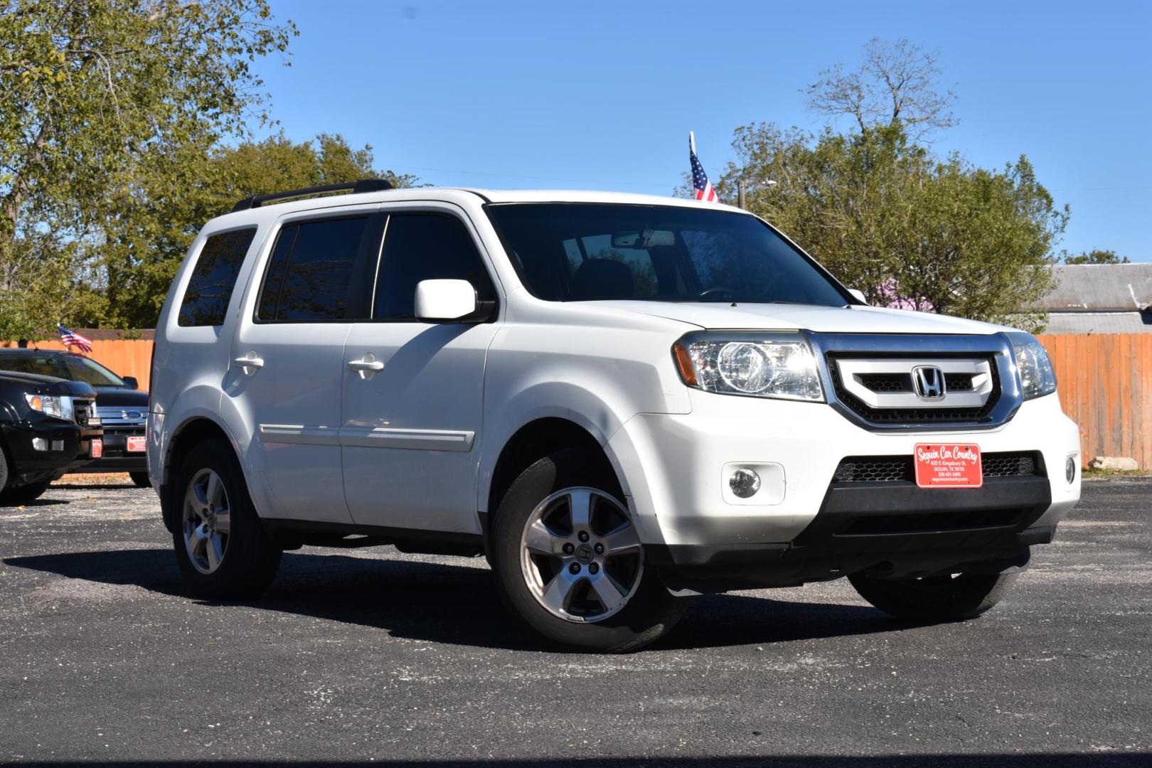 2011 WHITE Honda Pilot EX-L 2WD 5-Spd AT (5FNYF3H57BB) with an 3.5L V6 SOHC 24V engine, 5-Speed Automatic transmission, located at 420 E. Kingsbury St., Seguin, TX, 78155, (830) 401-0495, 29.581060, -97.961647 - Photo#1