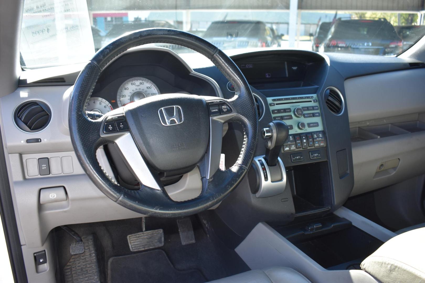 2011 WHITE Honda Pilot EX-L 2WD 5-Spd AT (5FNYF3H57BB) with an 3.5L V6 SOHC 24V engine, 5-Speed Automatic transmission, located at 420 E. Kingsbury St., Seguin, TX, 78155, (830) 401-0495, 29.581060, -97.961647 - Photo#6