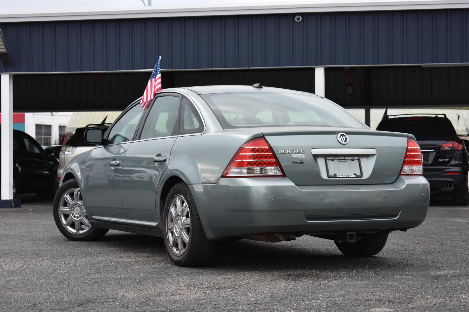 2007 GRAY Mercury Montego Premier (1MEHM42157G) with an 3.0L V6 DOHC 24V engine, 6-Speed Automatic Overdrive transmission, located at 420 E. Kingsbury St., Seguin, TX, 78155, (830) 401-0495, 29.581060, -97.961647 - Photo#2