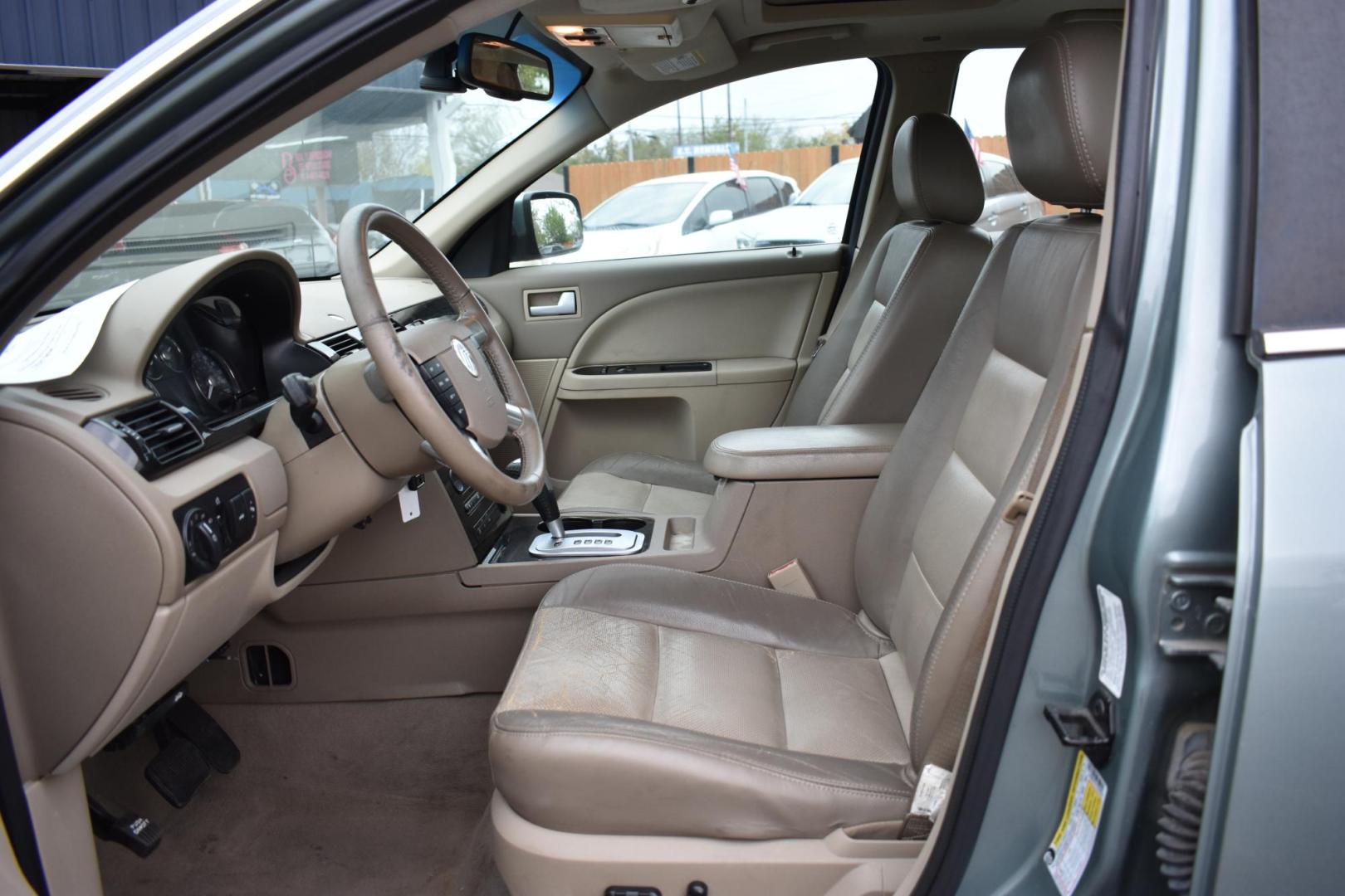 2007 GRAY Mercury Montego Premier (1MEHM42157G) with an 3.0L V6 DOHC 24V engine, 6-Speed Automatic Overdrive transmission, located at 420 E. Kingsbury St., Seguin, TX, 78155, (830) 401-0495, 29.581060, -97.961647 - Photo#4