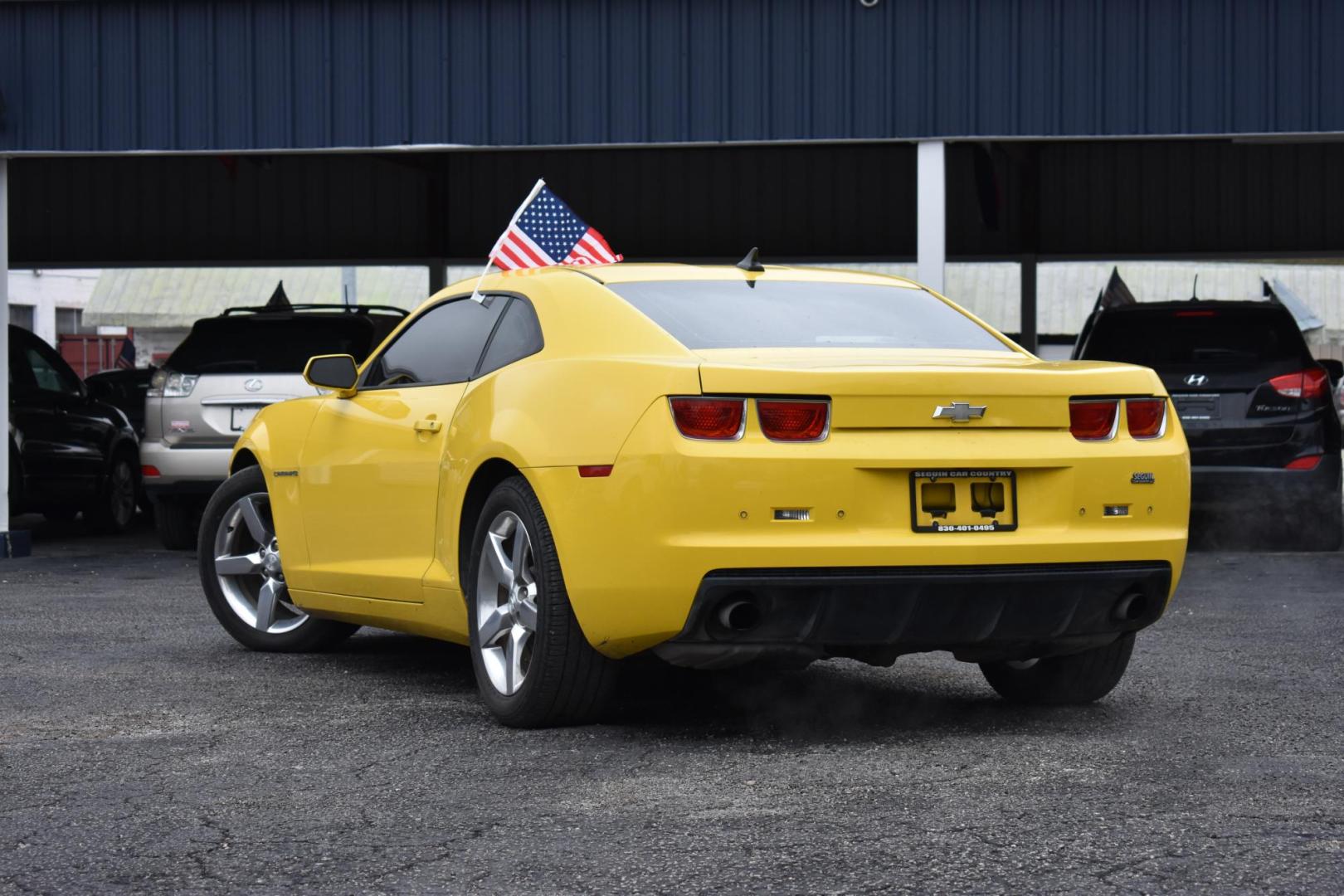 2011 YELLOW Chevrolet Camaro LT1 Coupe (2G1FB1ED6B9) with an 3.6L V6 DOHC 24V engine, 6-Speed Automatic transmission, located at 420 E. Kingsbury St., Seguin, TX, 78155, (830) 401-0495, 29.581060, -97.961647 - Photo#2
