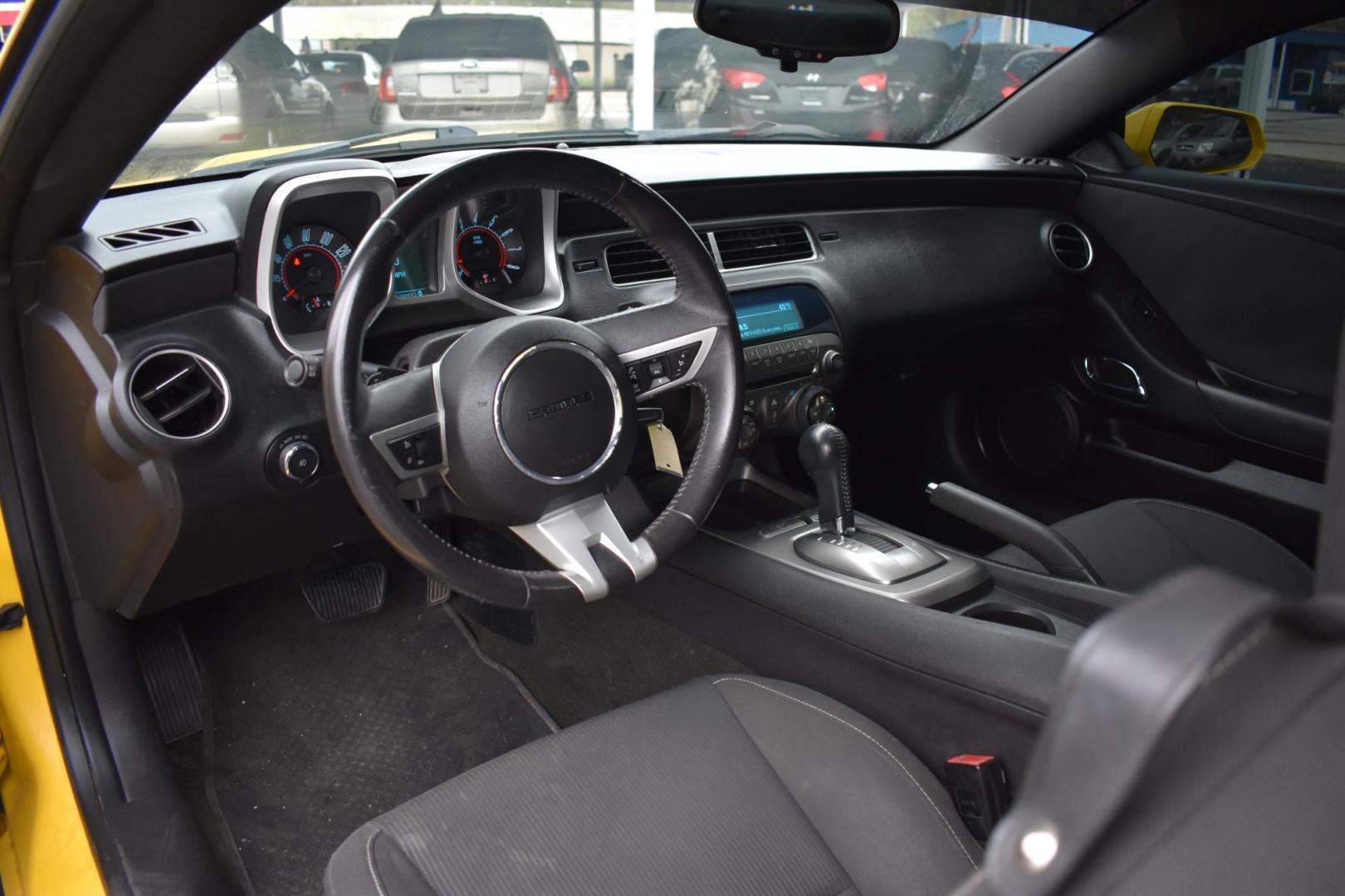 2011 YELLOW Chevrolet Camaro LT1 Coupe (2G1FB1ED6B9) with an 3.6L V6 DOHC 24V engine, 6-Speed Automatic transmission, located at 420 E. Kingsbury St., Seguin, TX, 78155, (830) 401-0495, 29.581060, -97.961647 - Photo#6