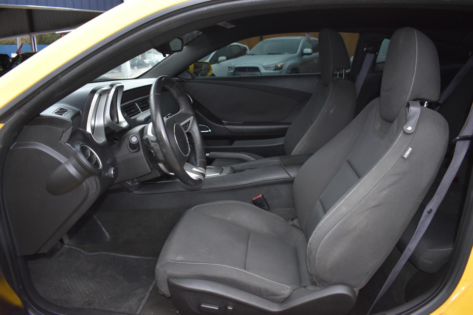 2011 YELLOW Chevrolet Camaro LT1 Coupe (2G1FB1ED6B9) with an 3.6L V6 DOHC 24V engine, 6-Speed Automatic transmission, located at 420 E. Kingsbury St., Seguin, TX, 78155, (830) 401-0495, 29.581060, -97.961647 - Photo#4