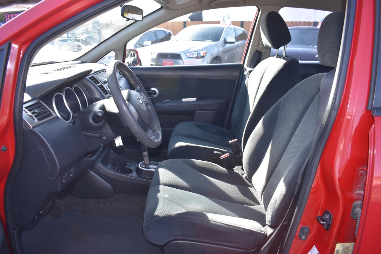 2011 RED Nissan Versa 1.8 S Hatchback (3N1BC1CP7BL) with an 1.8L L4 DOHC 16V engine, located at 420 E. Kingsbury St., Seguin, TX, 78155, (830) 401-0495, 29.581060, -97.961647 - Photo#3