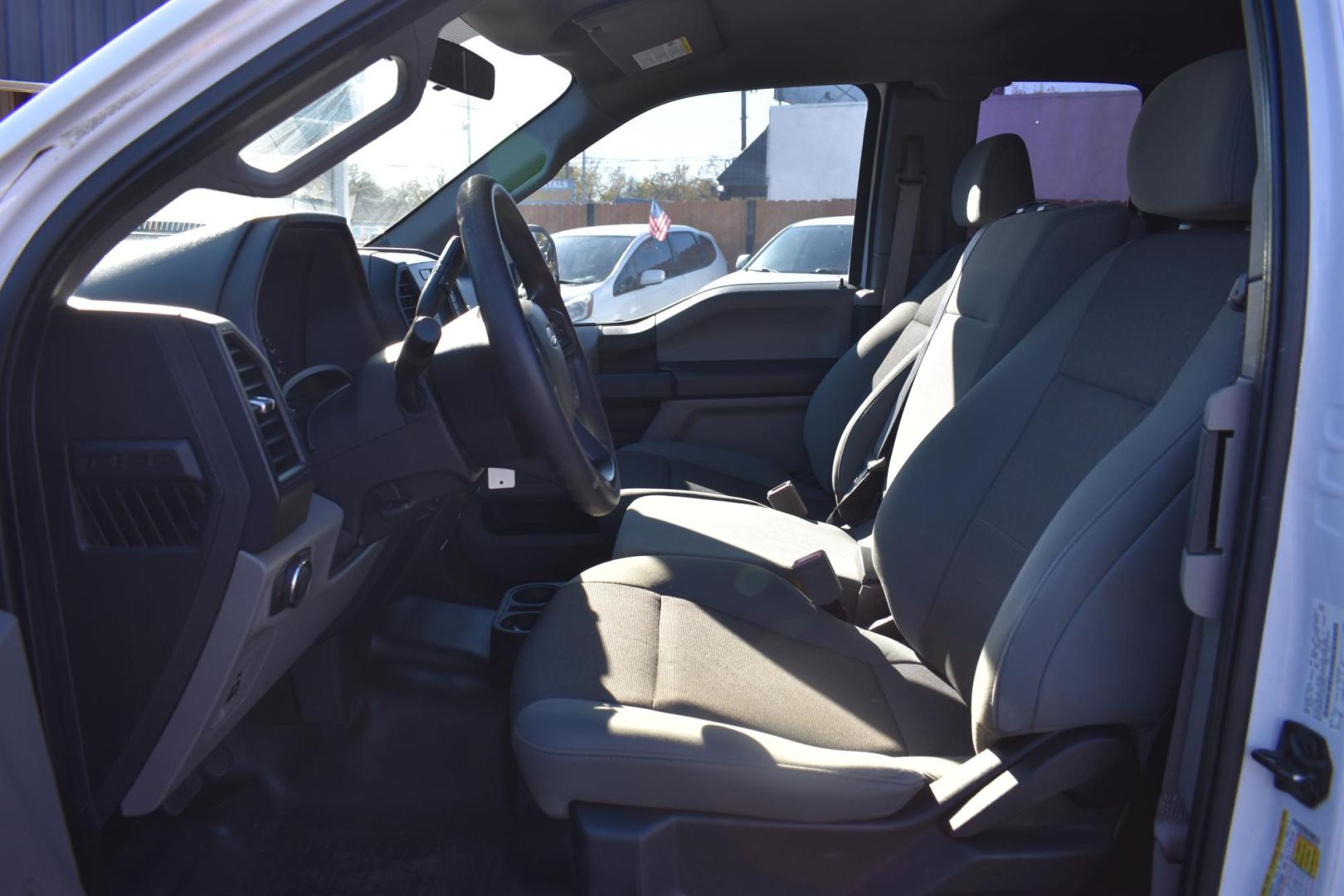 2018 WHITE Ford F-150 XL SuperCab 6.5-ft. Bed 2WD (1FTEX1C51JK) with an 5.0L V8 OHV 16V engine, 6A transmission, located at 420 E. Kingsbury St., Seguin, TX, 78155, (830) 401-0495, 29.581060, -97.961647 - Photo#4