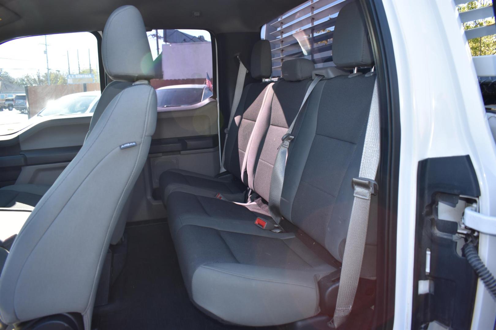 2018 WHITE Ford F-150 XL SuperCab 6.5-ft. Bed 2WD (1FTEX1C51JK) with an 5.0L V8 OHV 16V engine, 6A transmission, located at 420 E. Kingsbury St., Seguin, TX, 78155, (830) 401-0495, 29.581060, -97.961647 - Photo#5